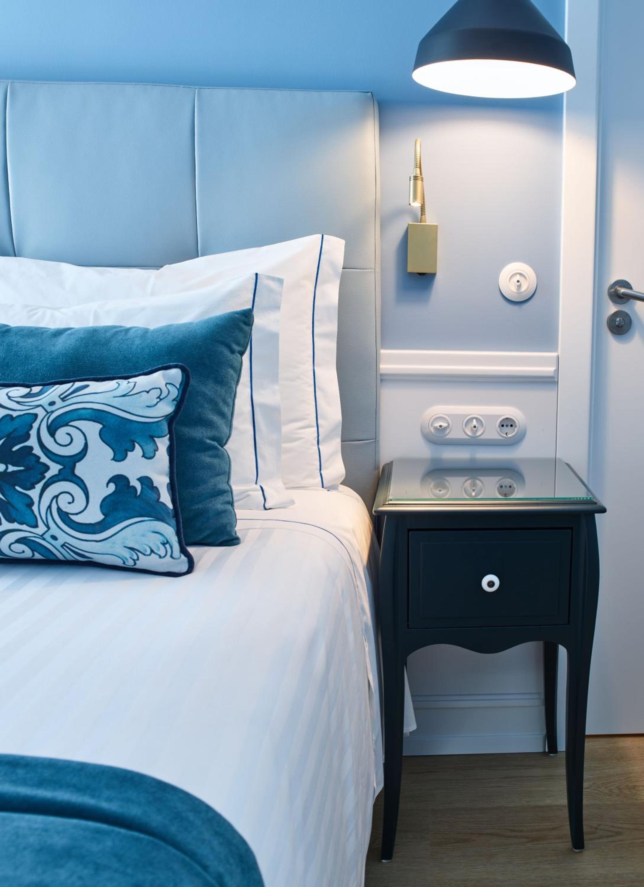 Deluxe Double or Twin Room - Photo 9