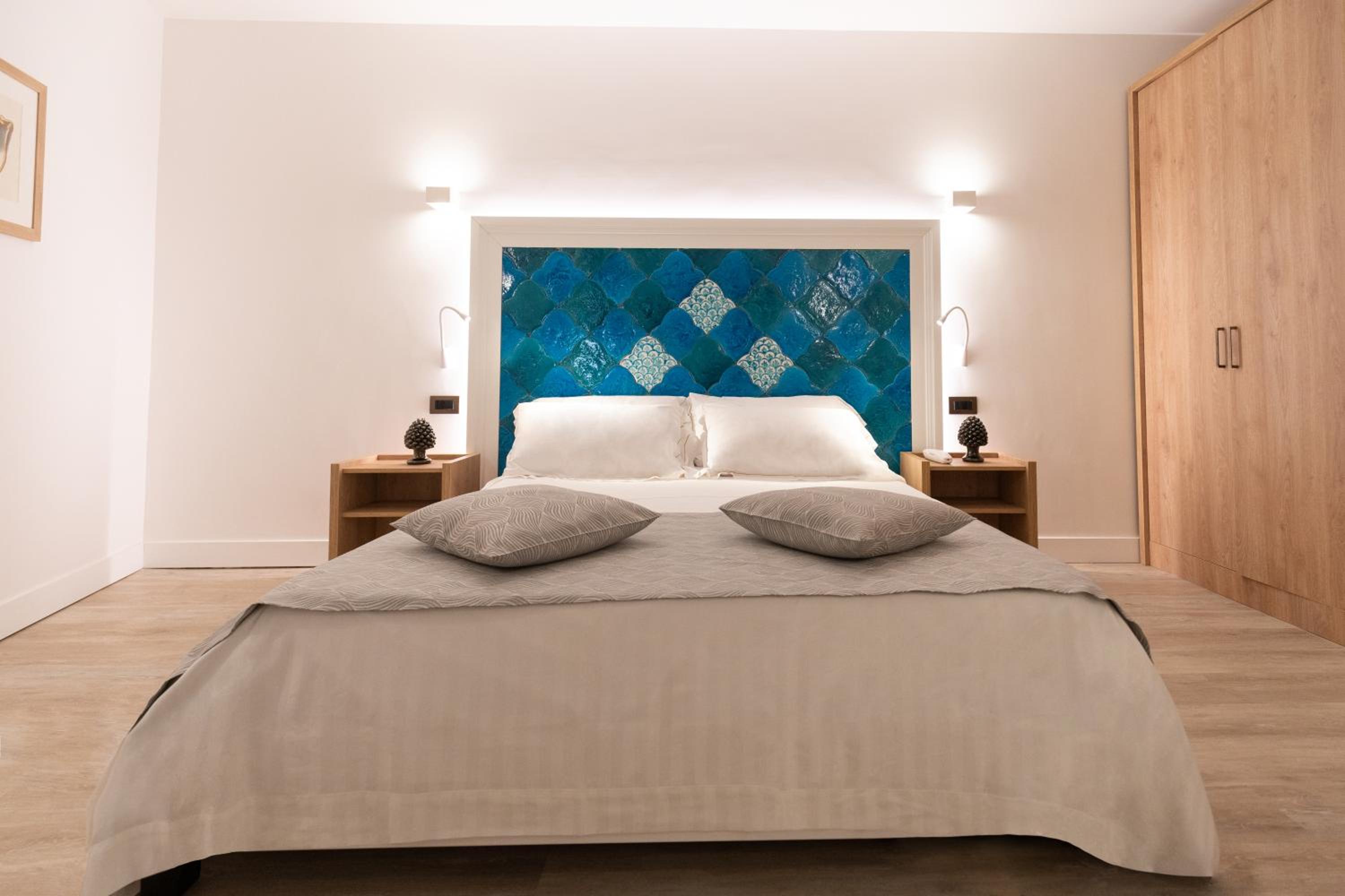 Standard Double Room - Photo 11