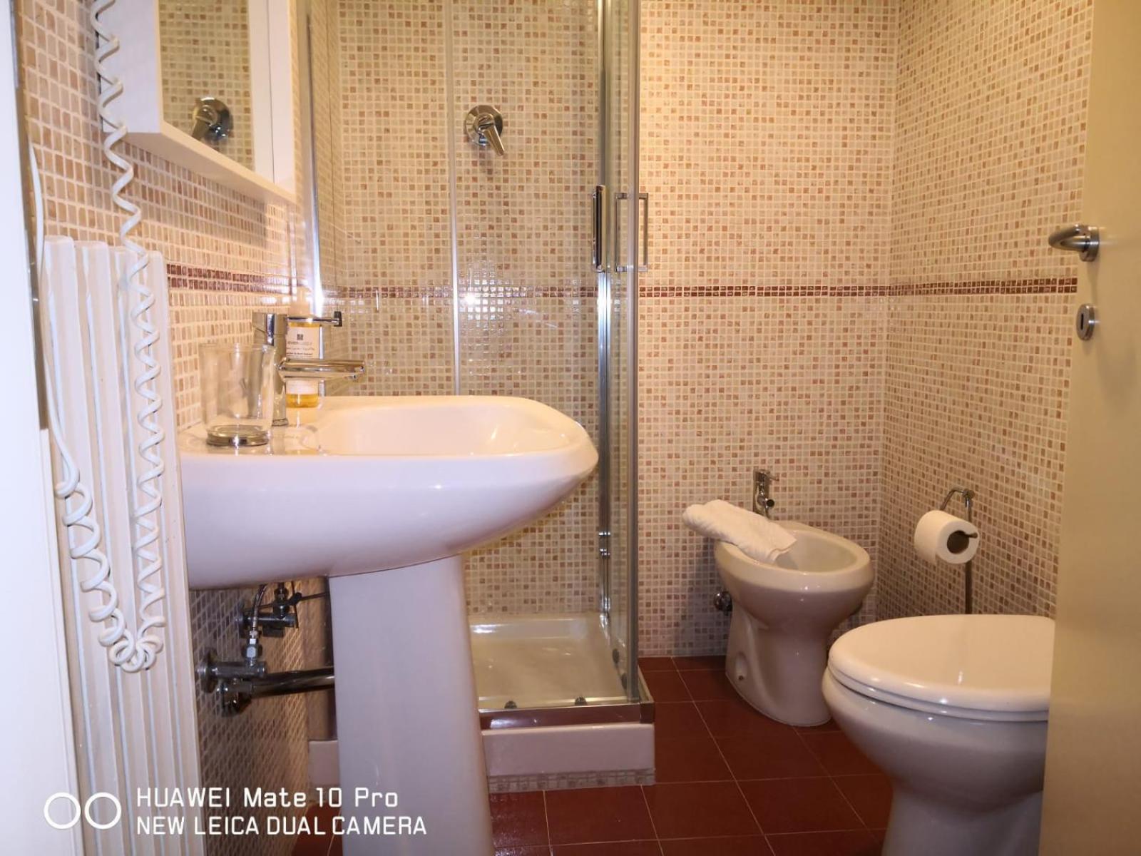 Family Room with Private Bathroom - Photo 5