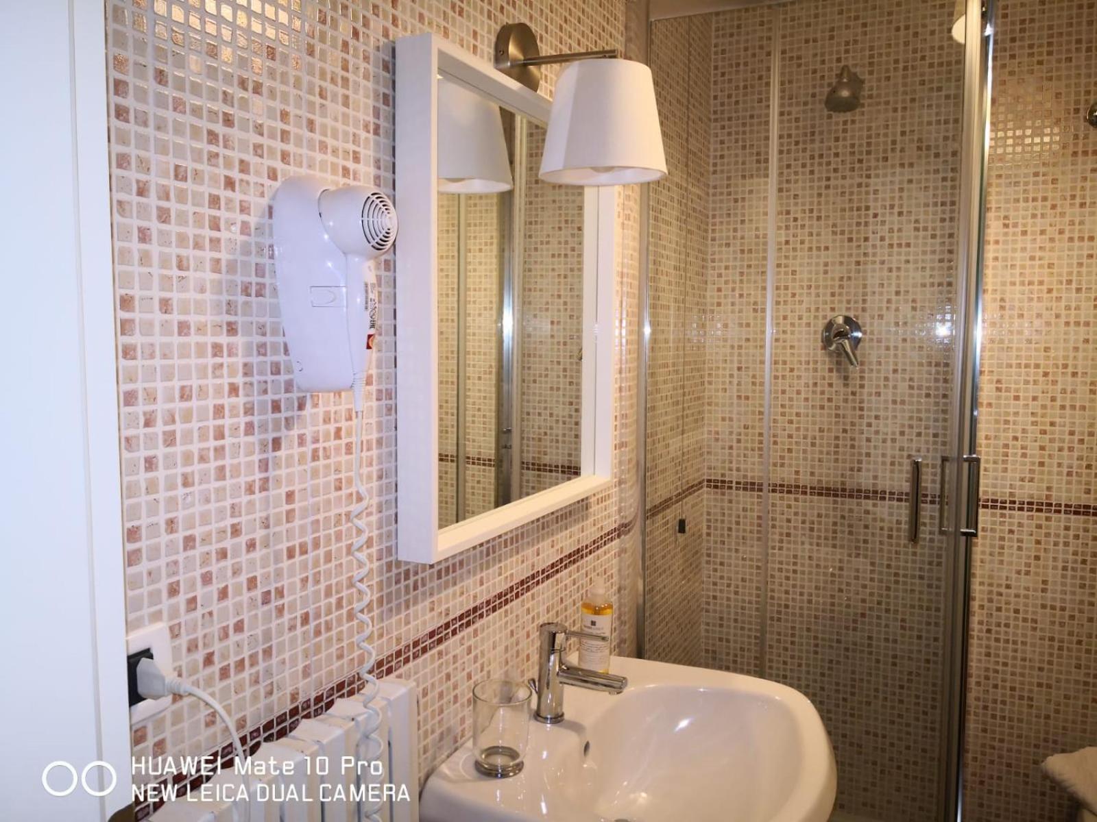 Family Room with Private Bathroom - Photo 10