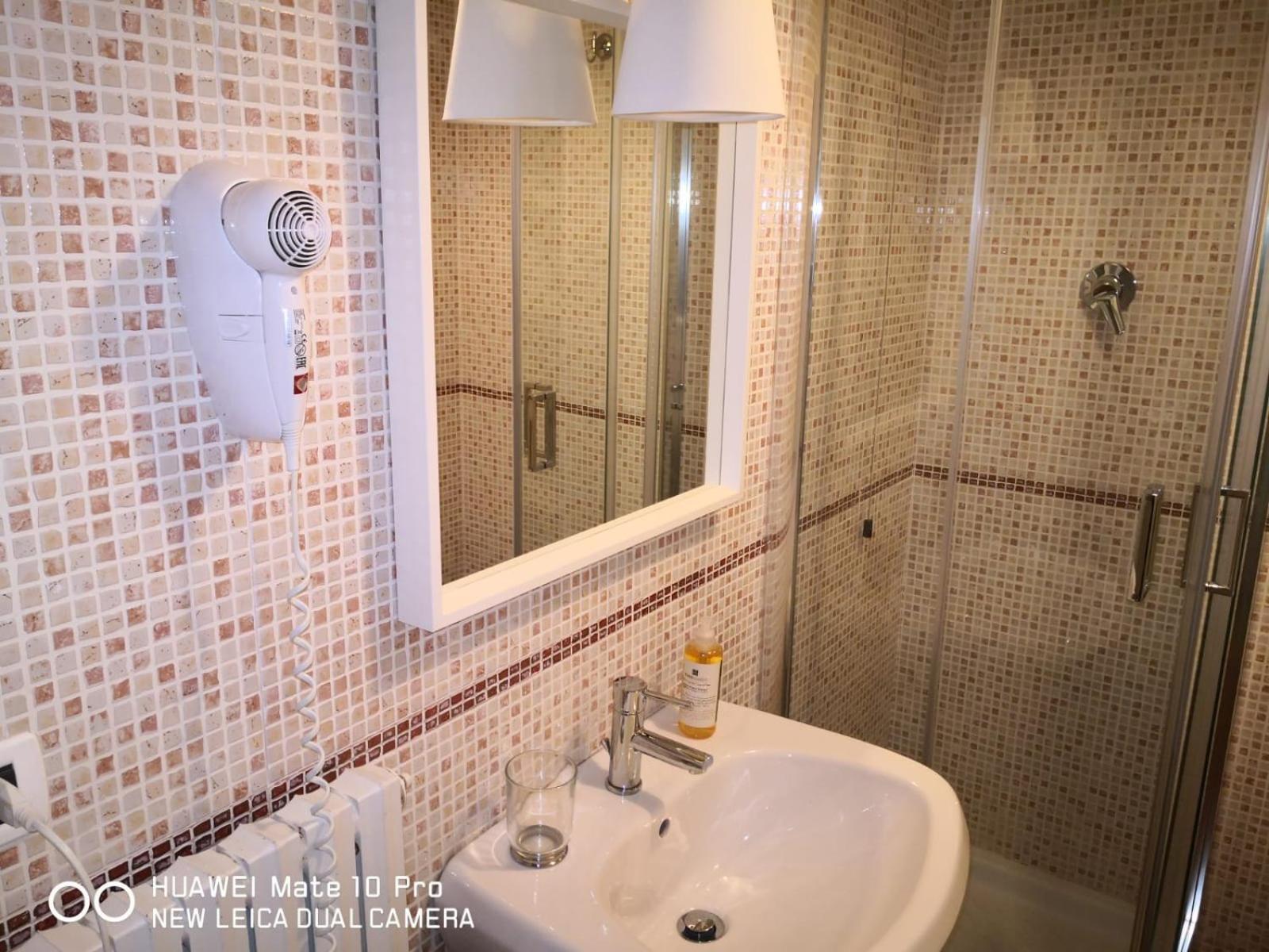 Family Room with Private Bathroom - Photo 11