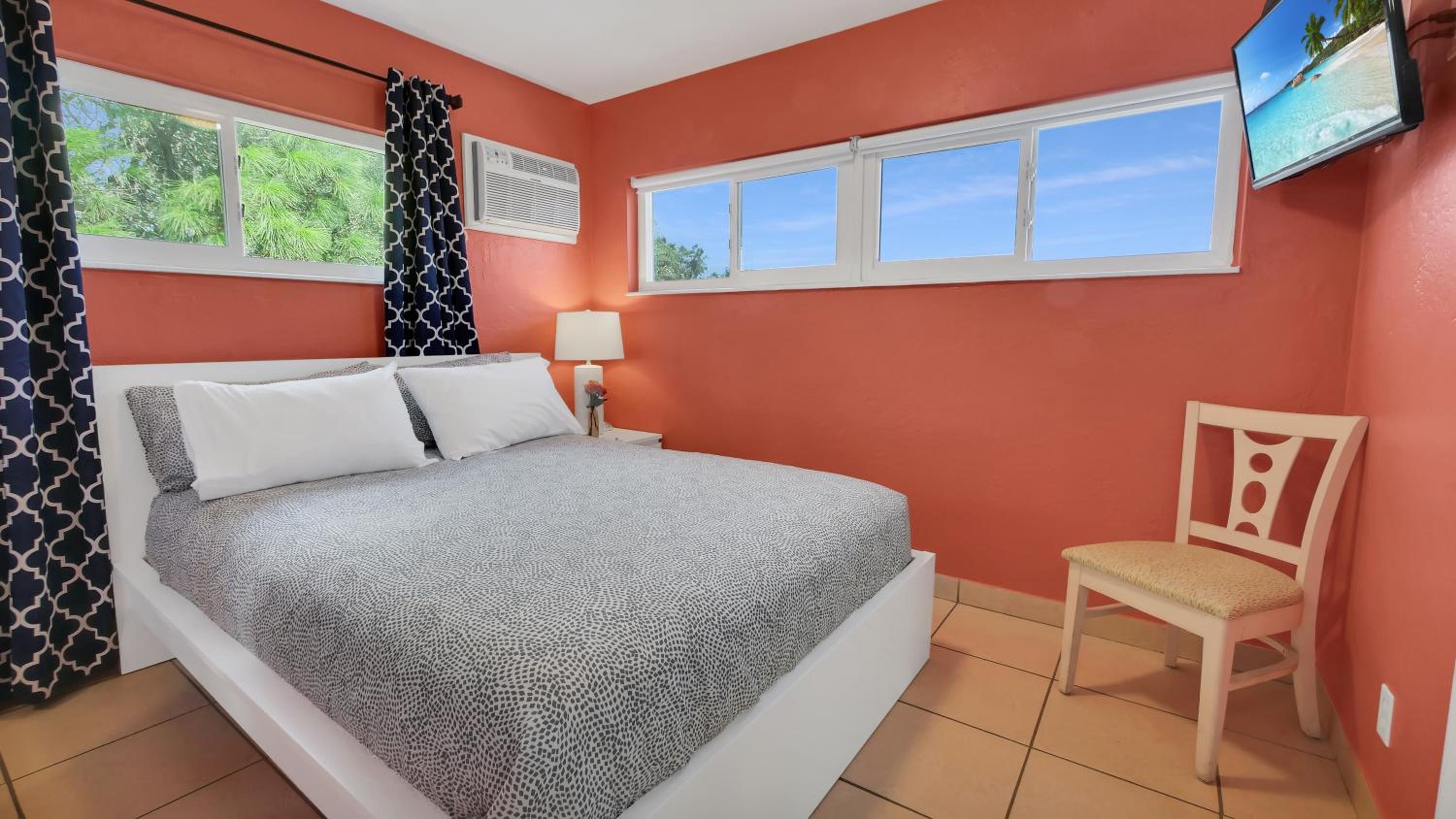 Queen Room with Sofa Bed photo 3