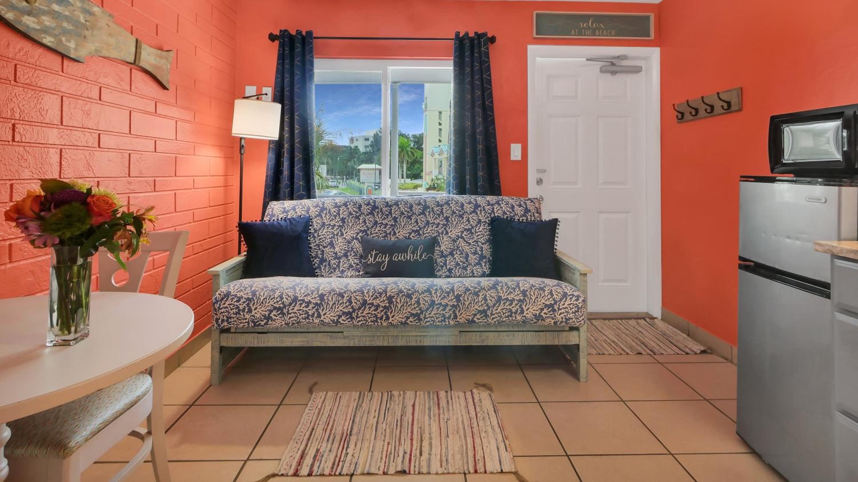 Queen Room with Sofa Bed photo 2