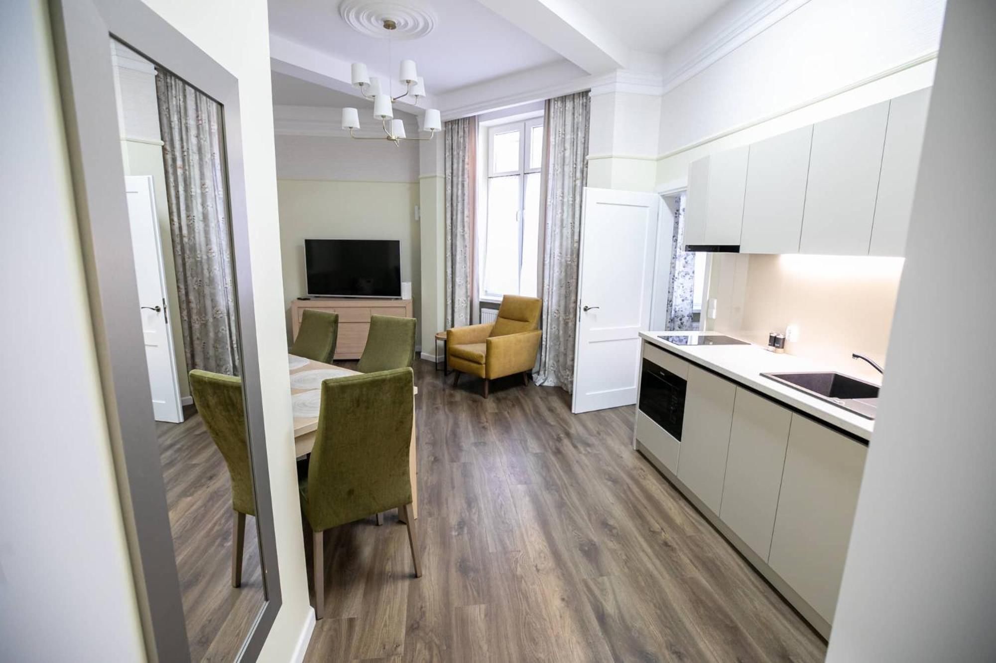 One-Bedroom Apartment - Photo 2