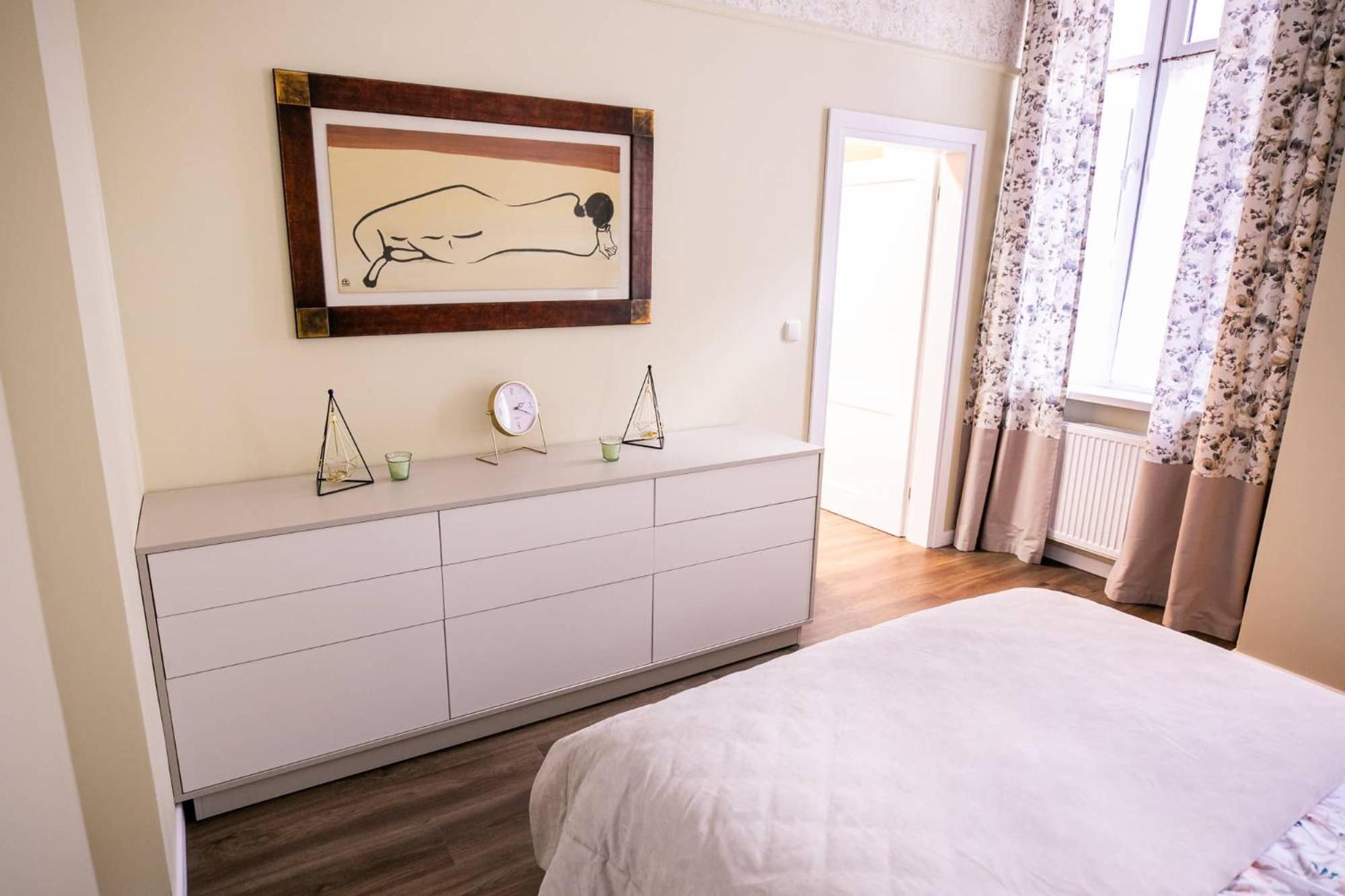 One-Bedroom Apartment - Photo 6
