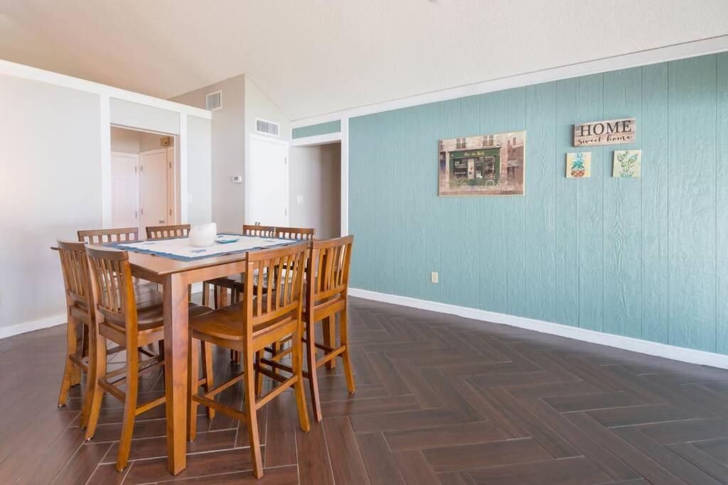 Three-Bedroom House - Photo 29