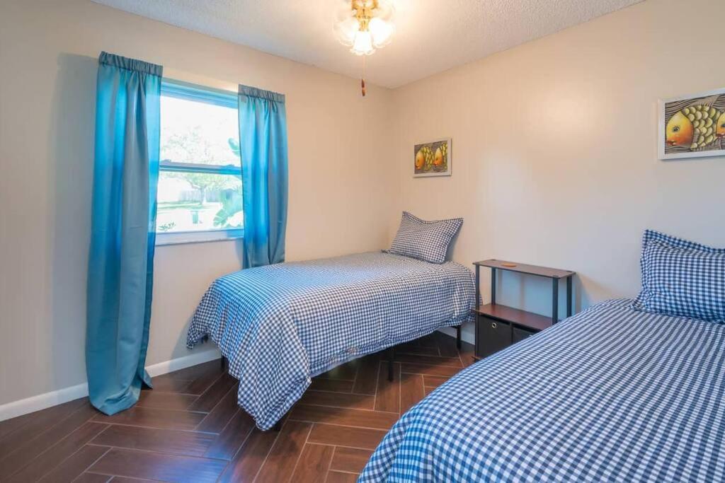 Three-Bedroom House - Photo 1