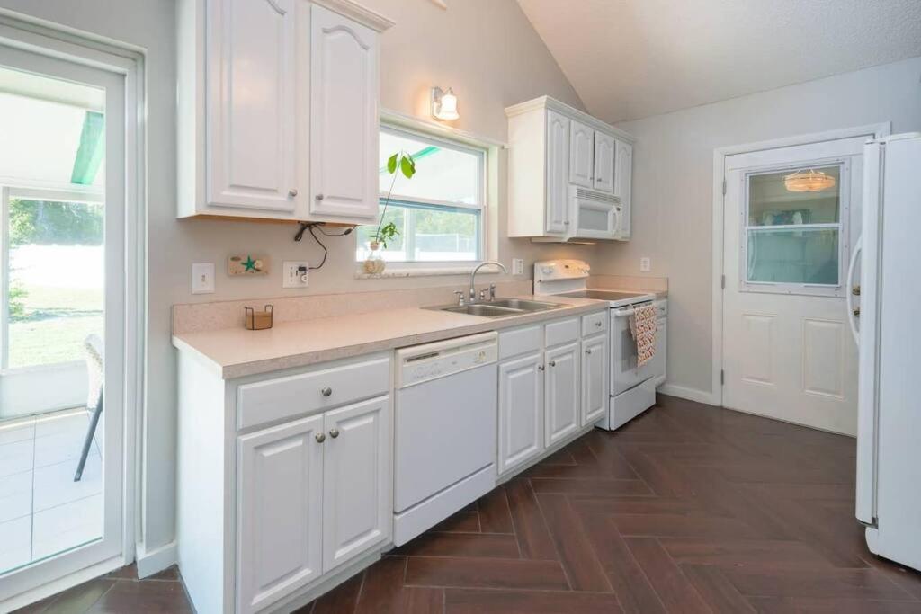 Three-Bedroom House - Photo 14