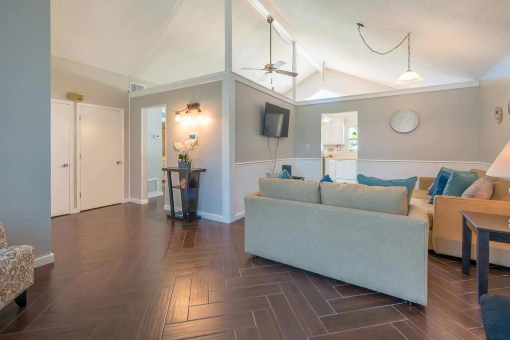 Three-Bedroom House - Photo 13