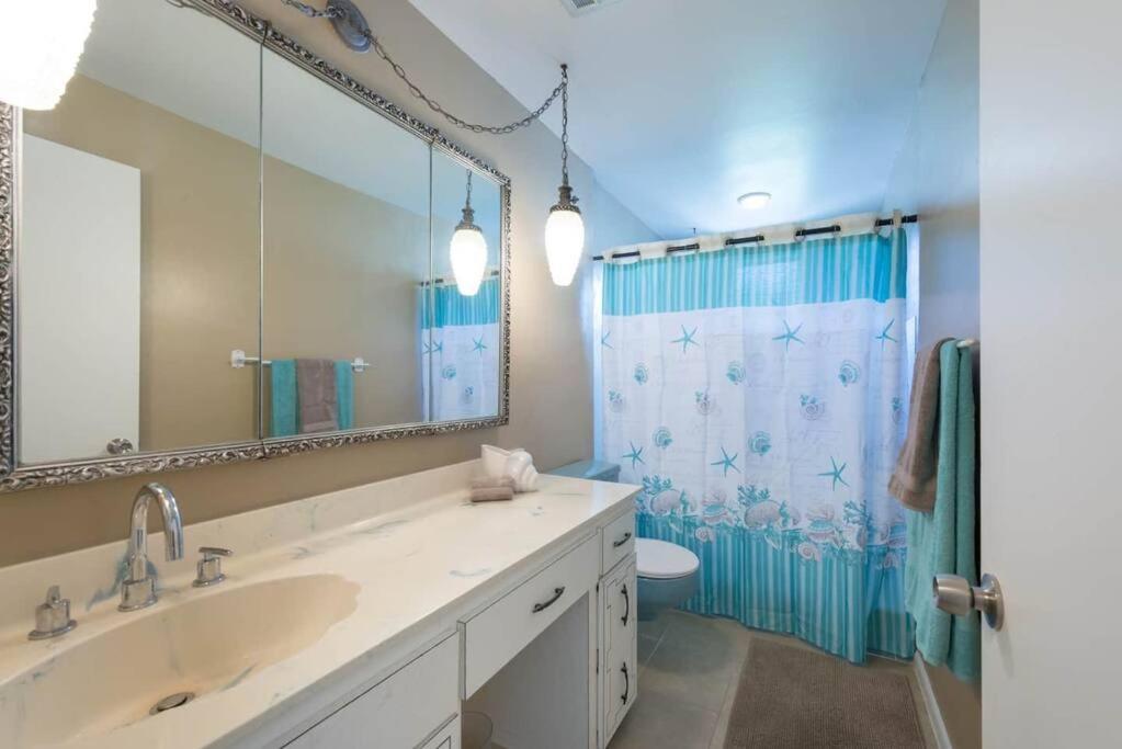 Three-Bedroom House - Photo 12
