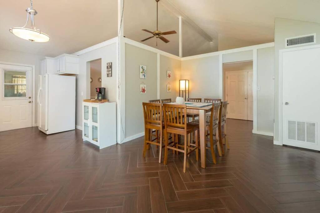 Three-Bedroom House - Photo 10