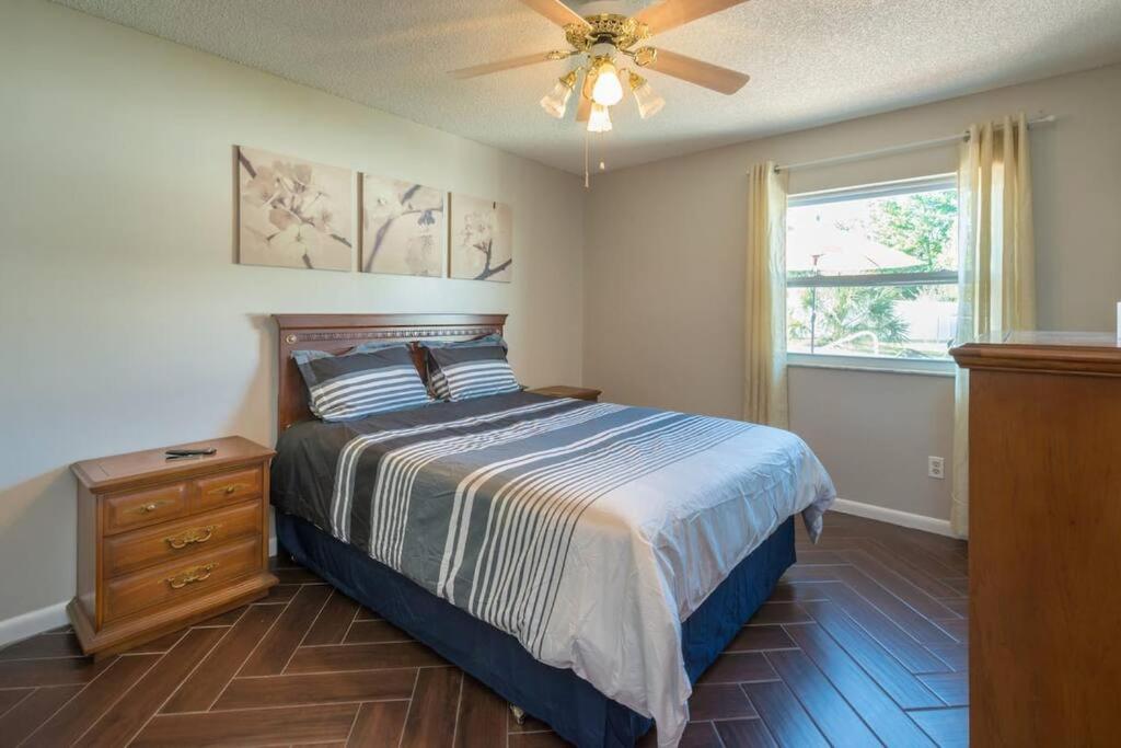 Three-Bedroom House - Photo 9