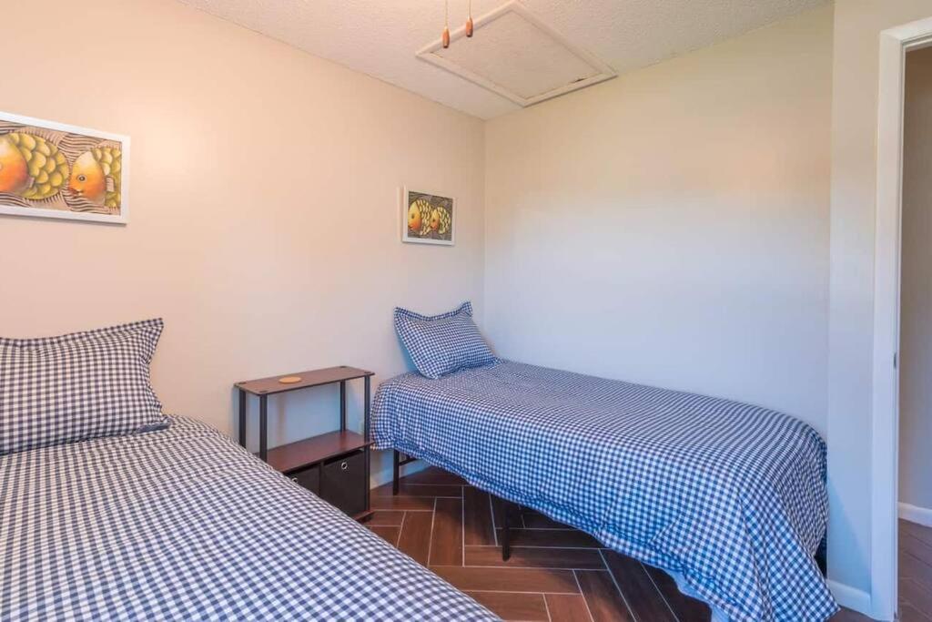 Three-Bedroom House - Photo 8