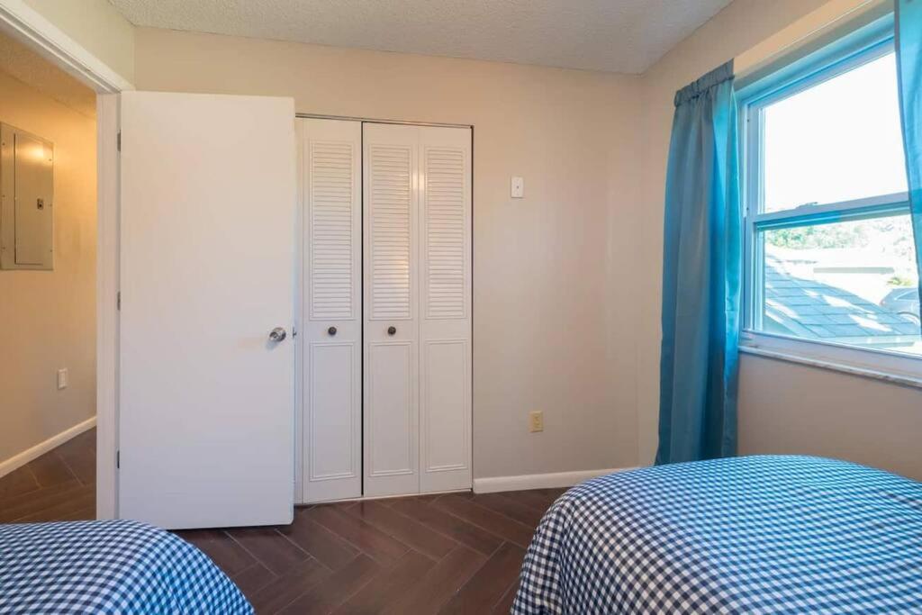 Three-Bedroom House - Photo 5
