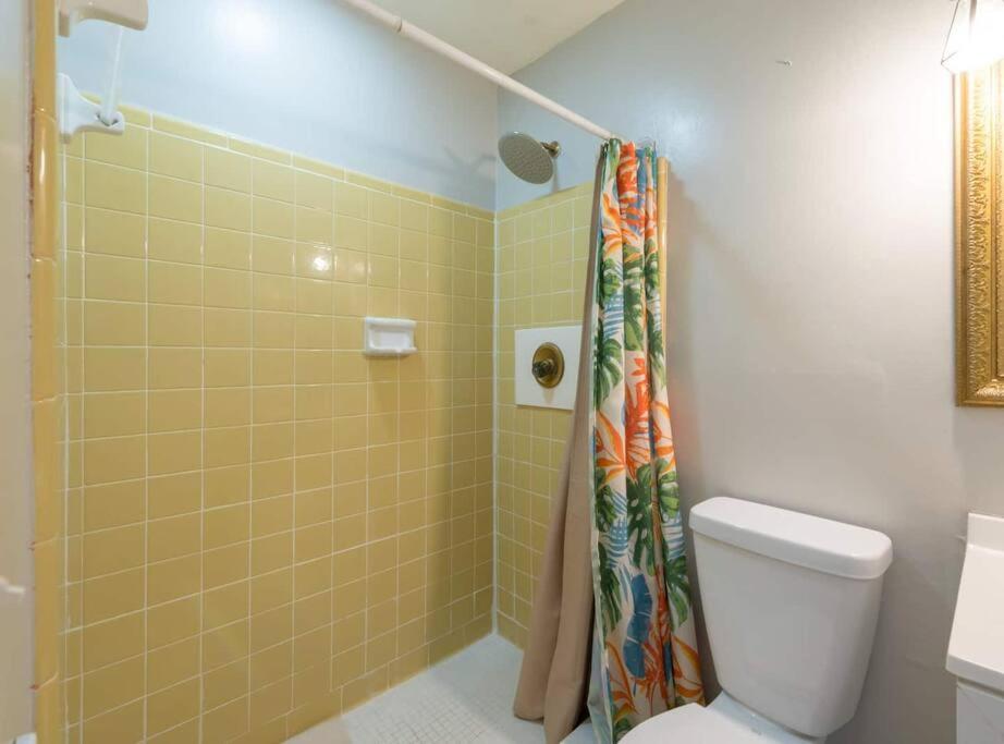 Three-Bedroom House - Photo 2