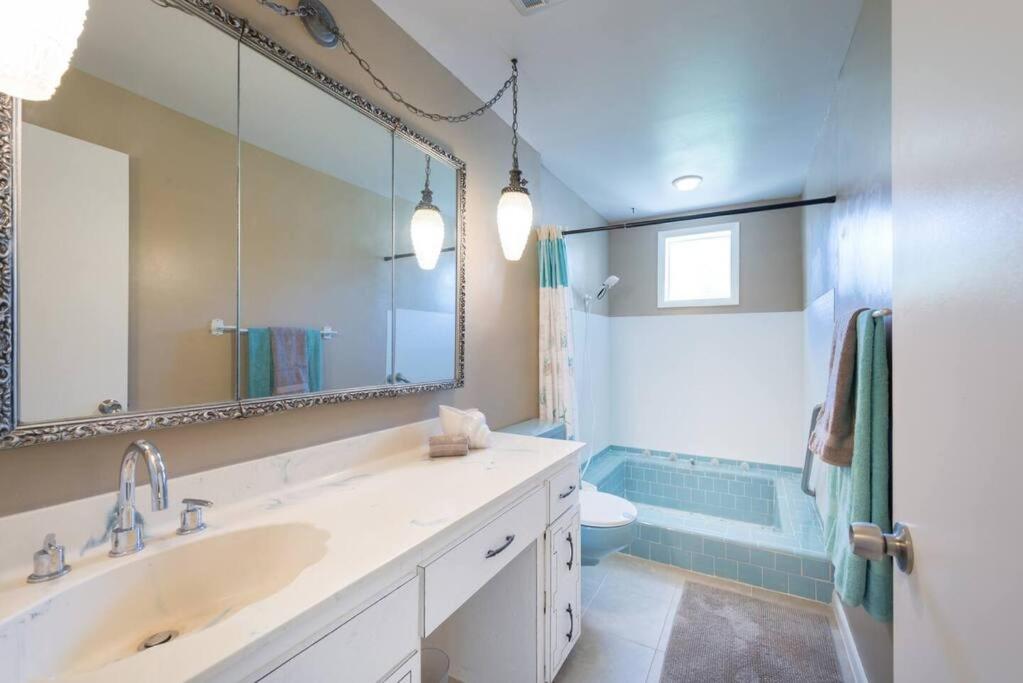 Three-Bedroom House - Photo 15