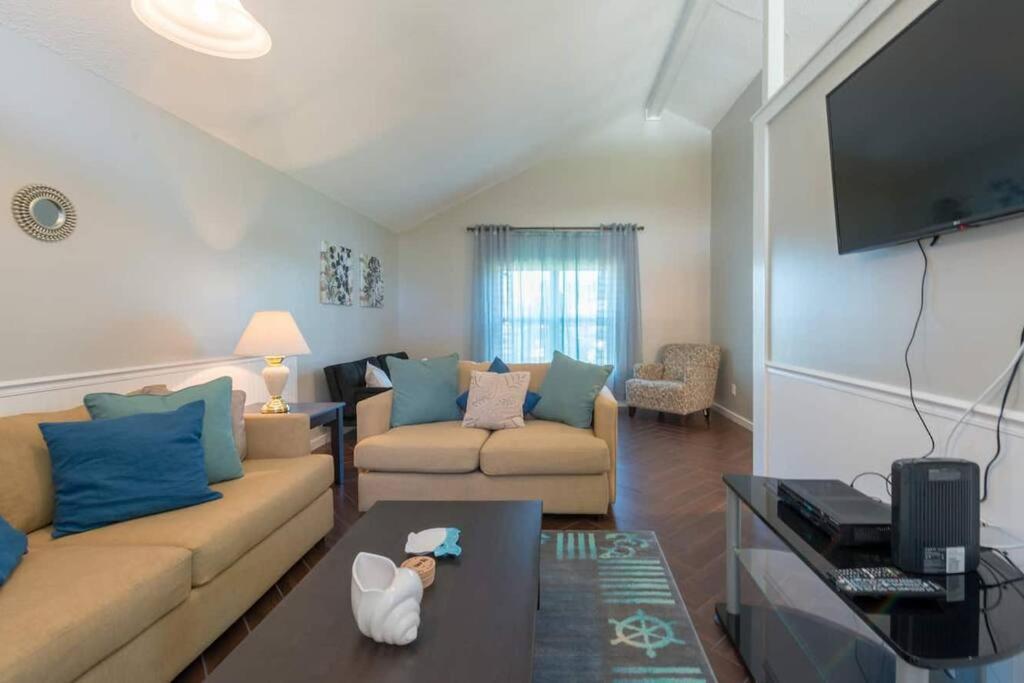 Three-Bedroom House - Photo 21