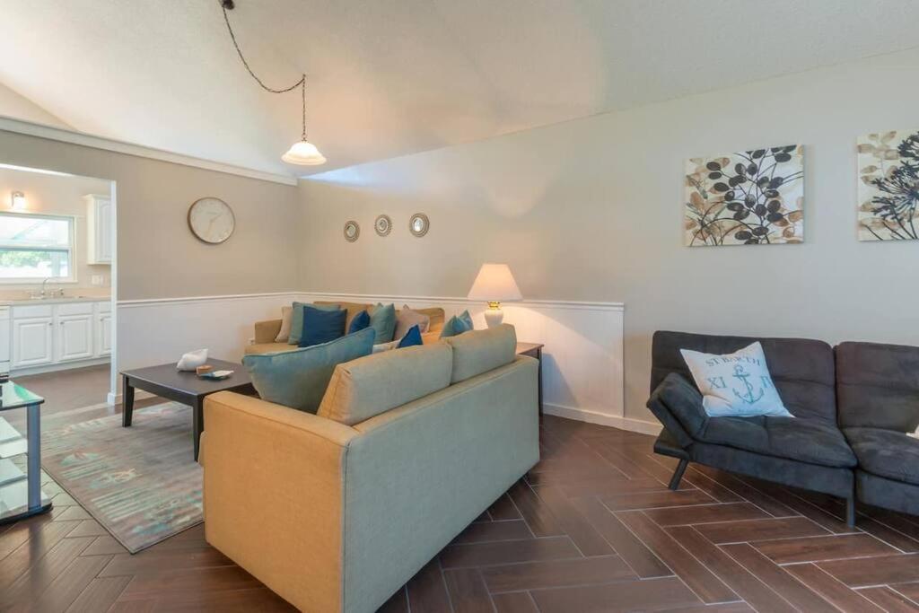 Three-Bedroom House - Photo 22