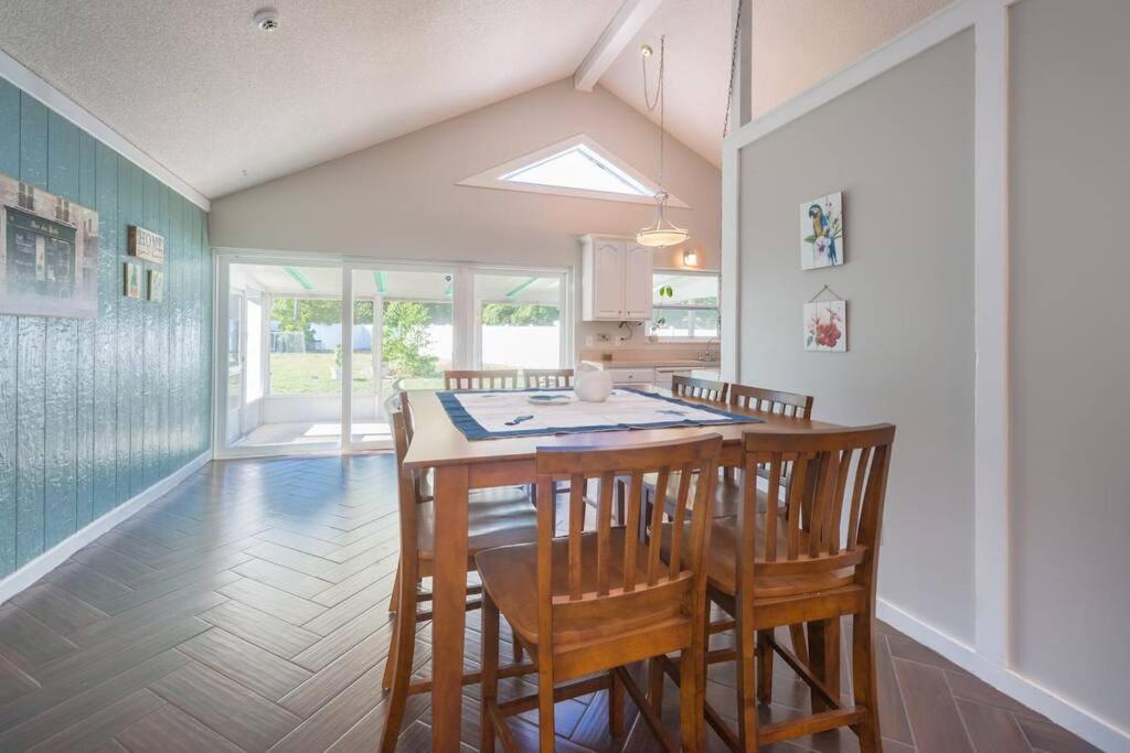 Three-Bedroom House - Photo 24