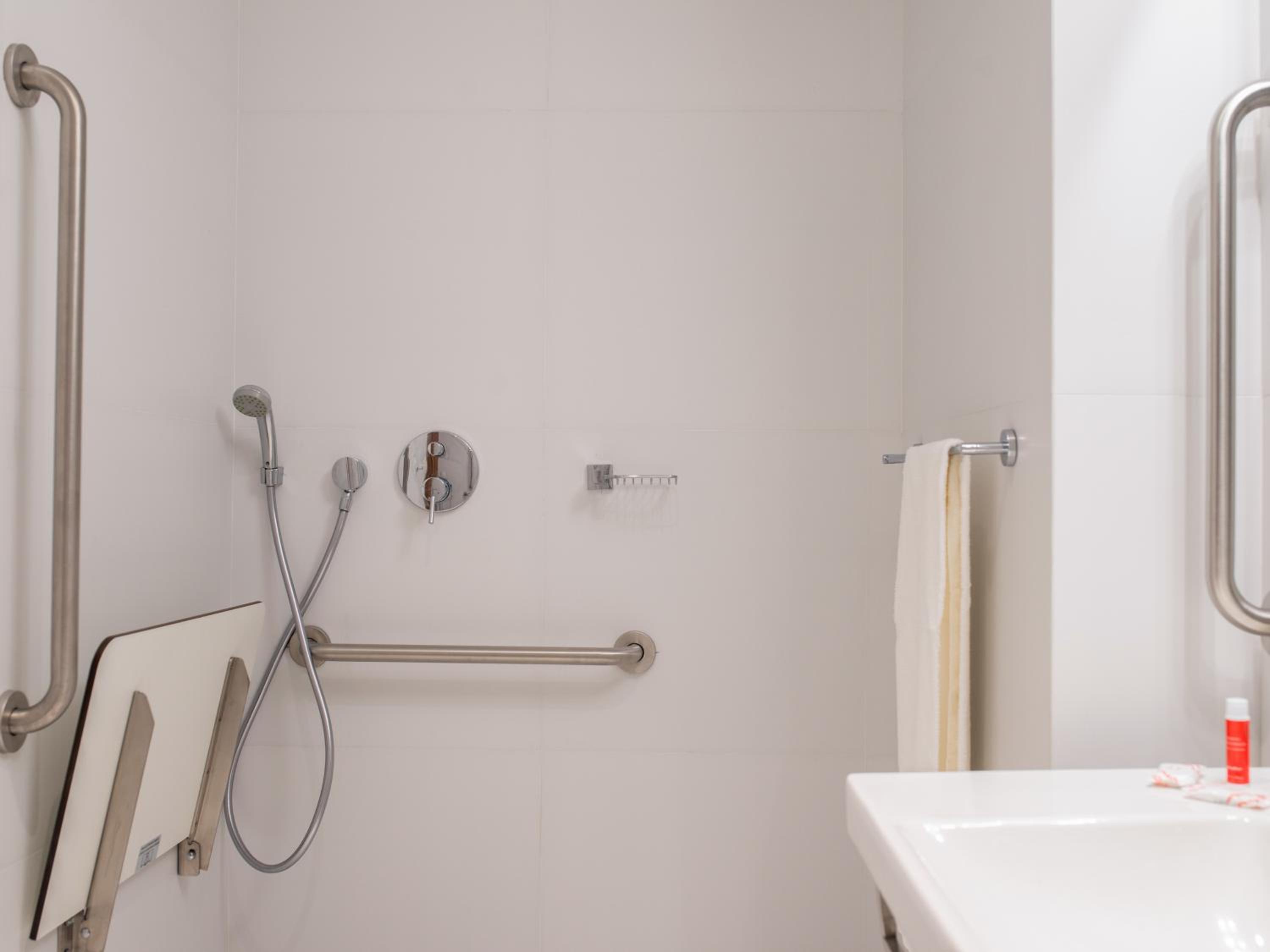 Double Room - Disability Access - Photo 10