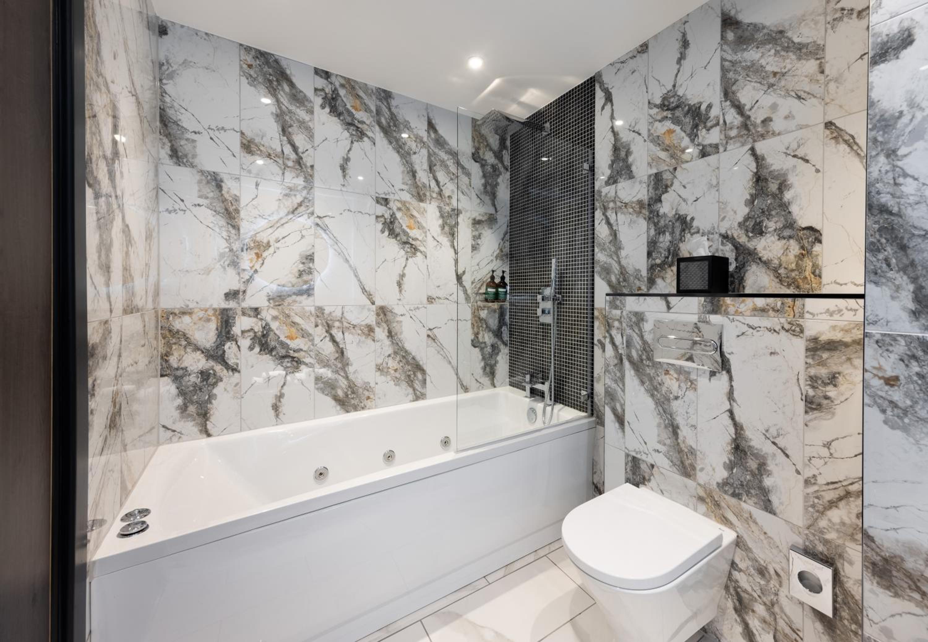 Premium Room with Whirlpool - Photo 2