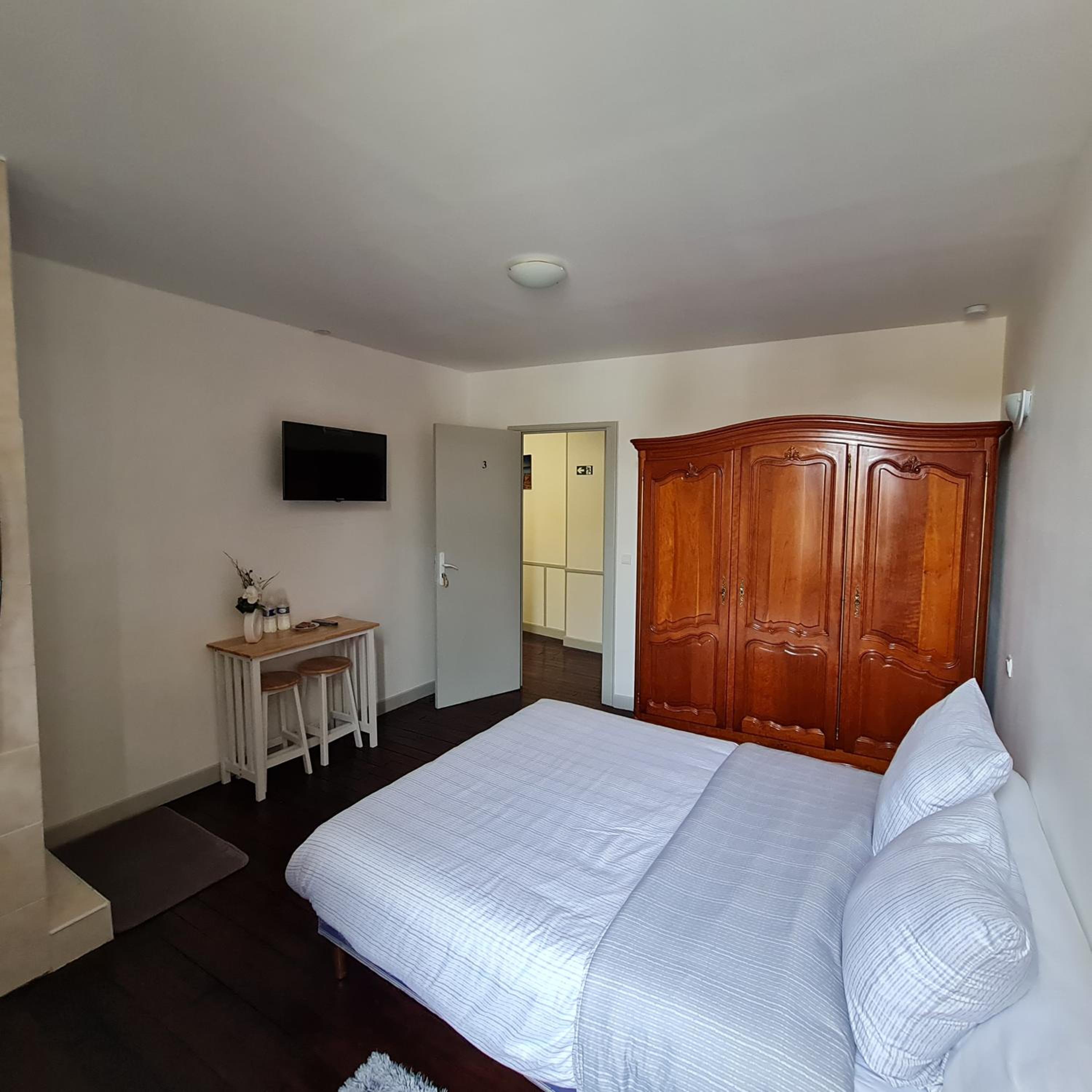 Double Room with Private External Bathroom photo 3