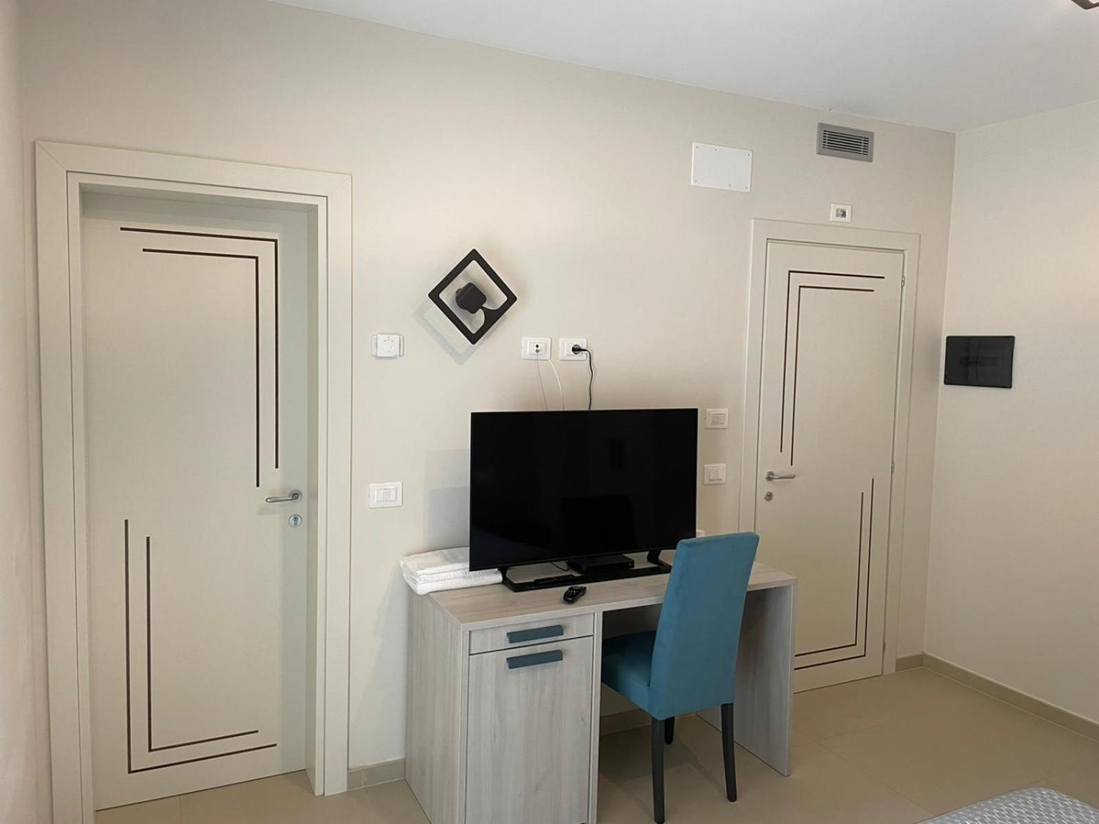 Double Room with Balcony - Photo 1