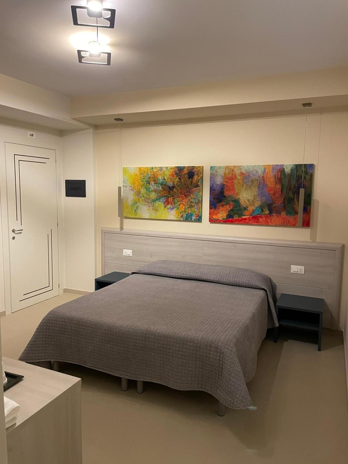 Large Double or Twin Room - Photo 2