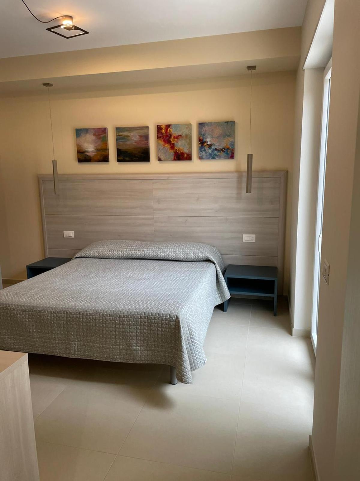 Double Room with Balcony - Photo 3