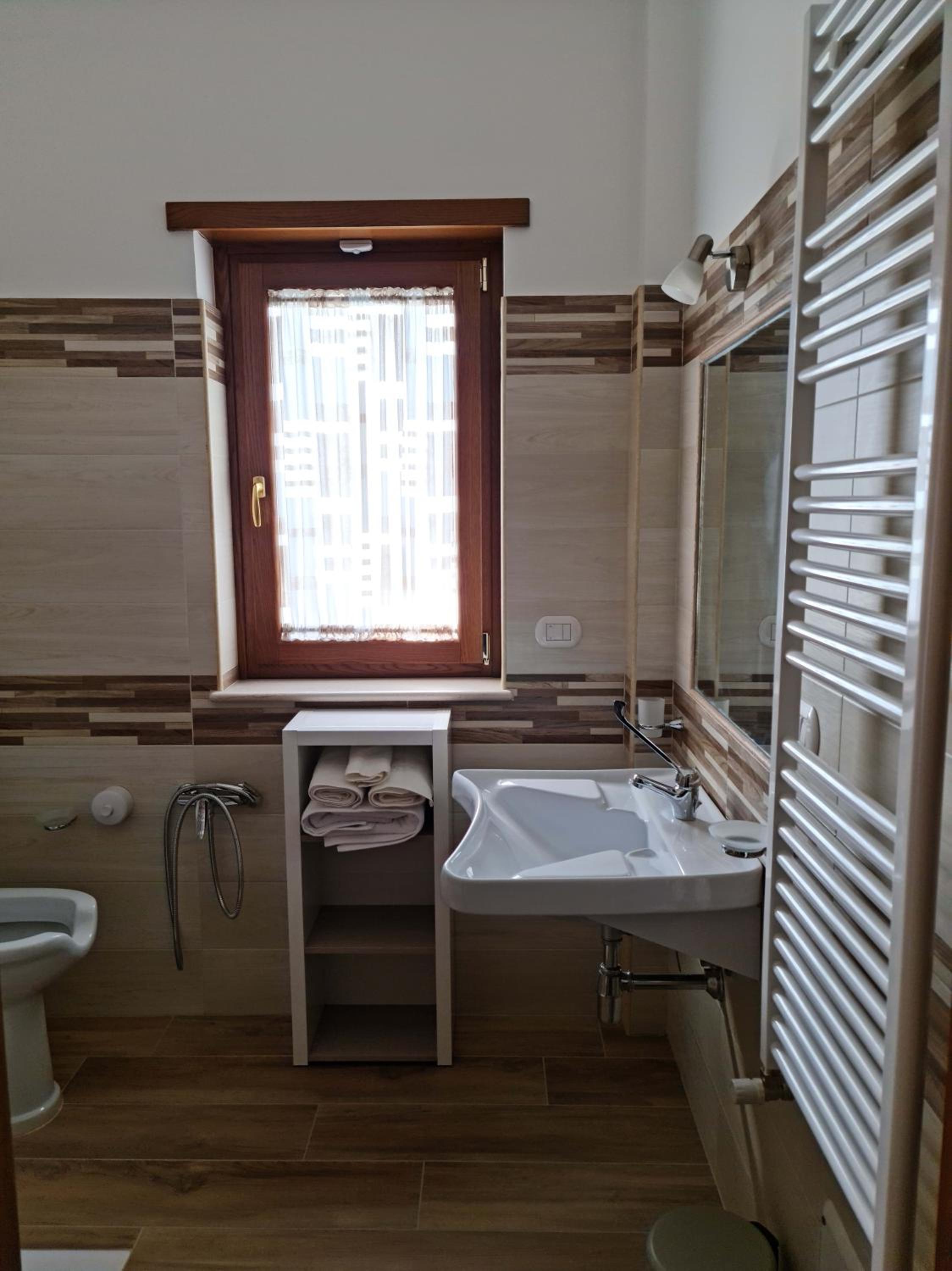 Double Room with Private Bathroom - Photo 5