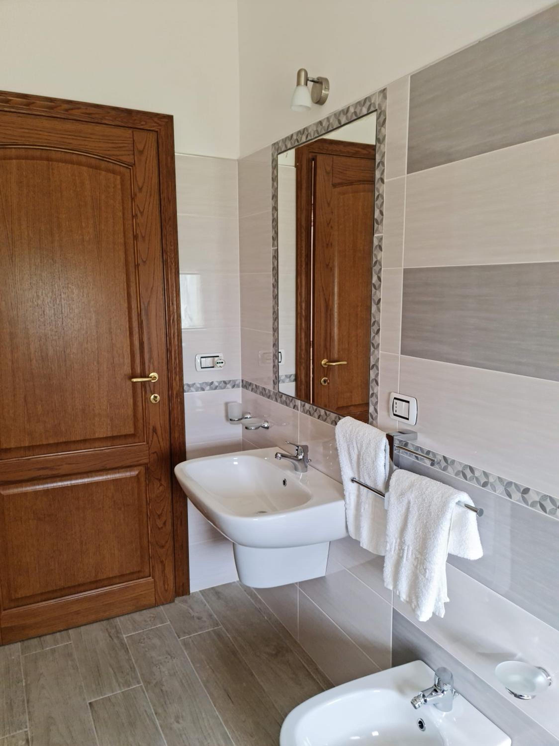 Double or Twin Room - Photo 3