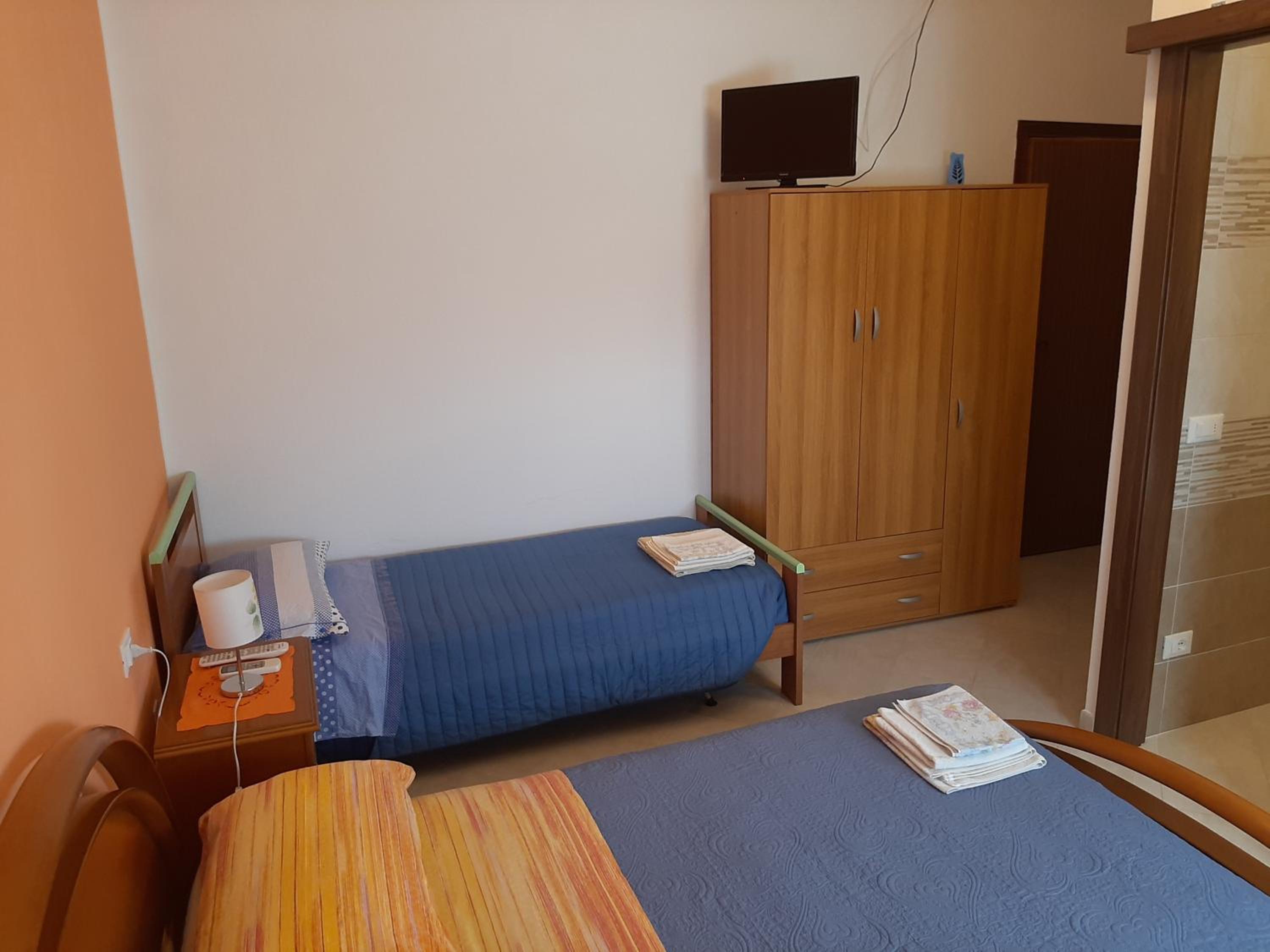 Double Room - Photo 5