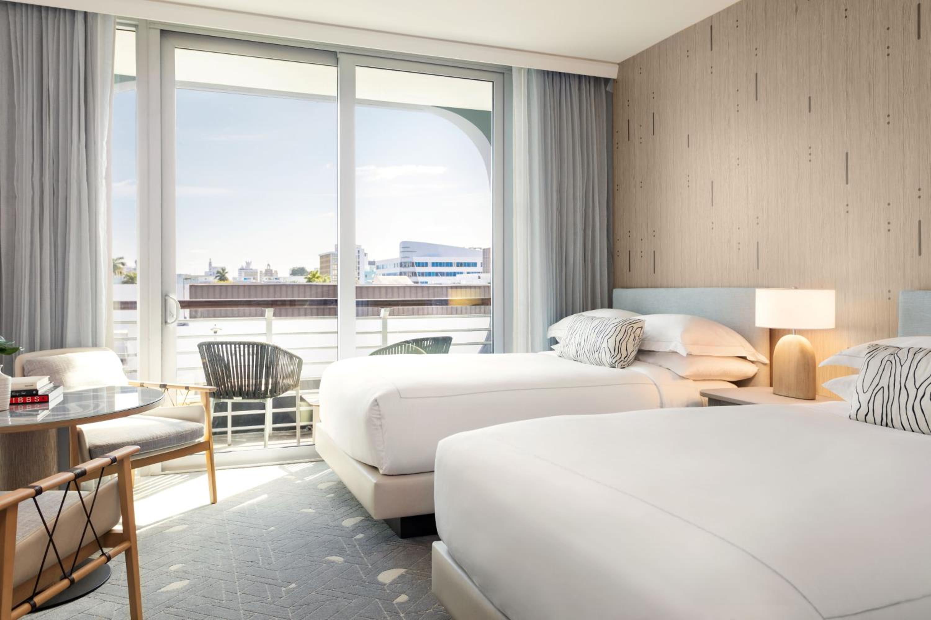 Premium Double Room with Two Double Beds, Balcony and City View - Photo 3