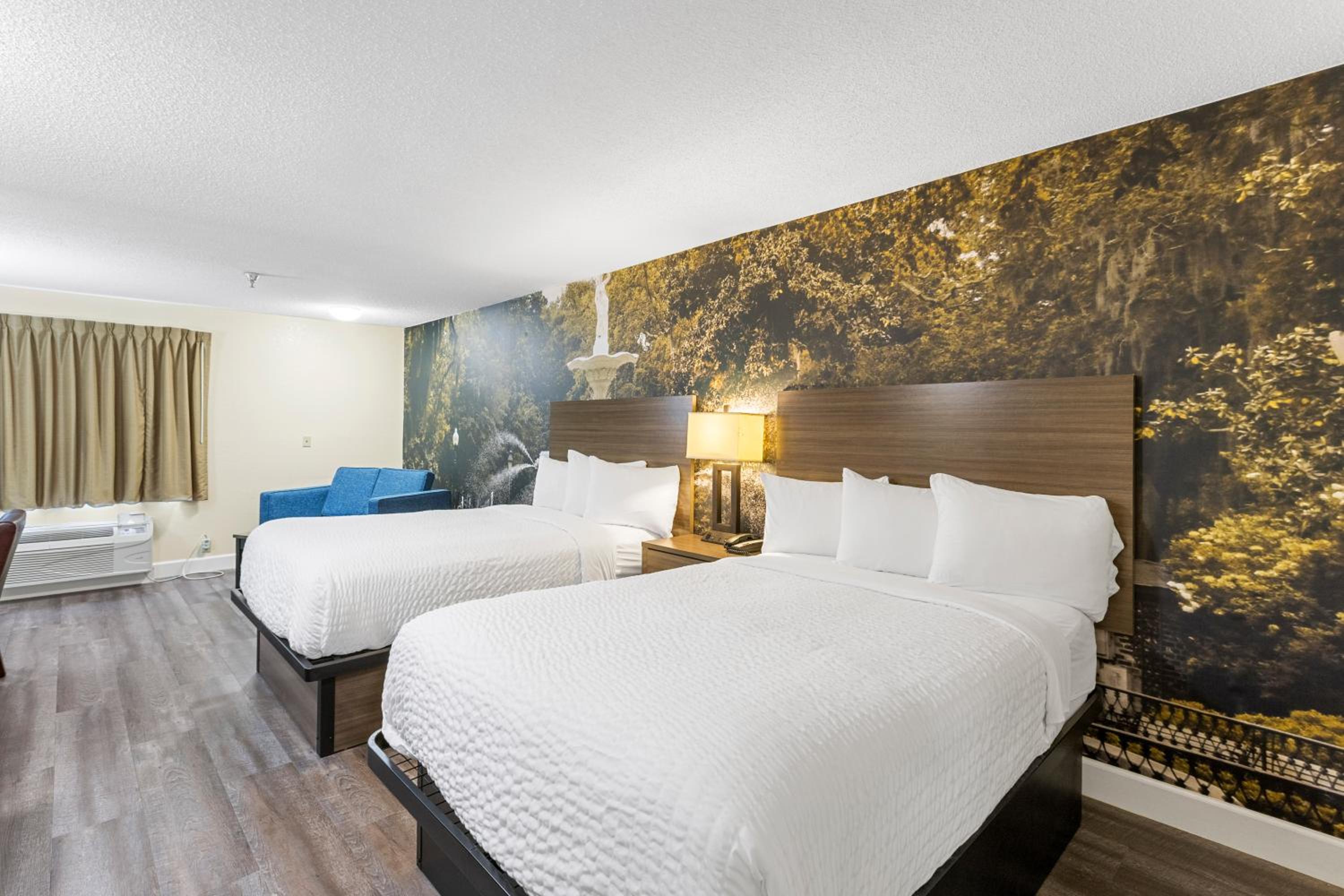 Queen Suite with Two Queen Beds - Non-Smoking - Photo 5