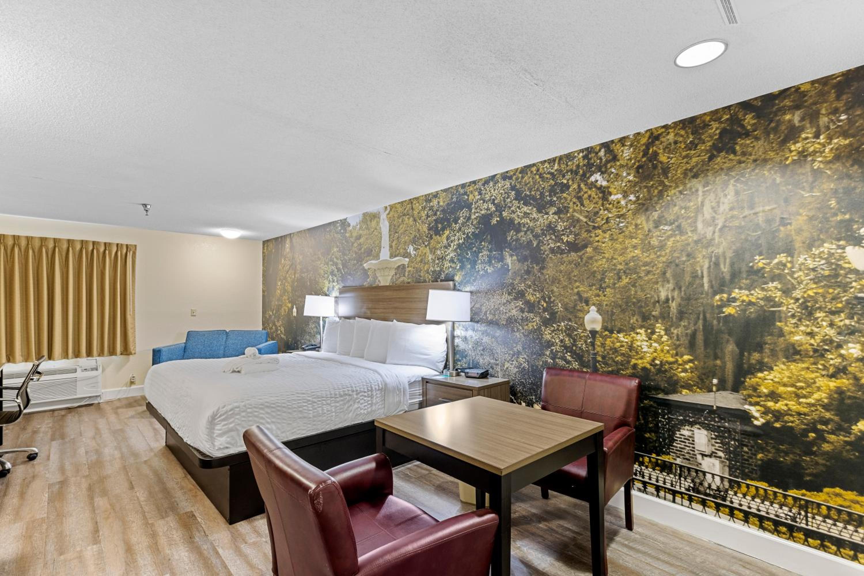 King Suite - Non-Smoking - Photo 5