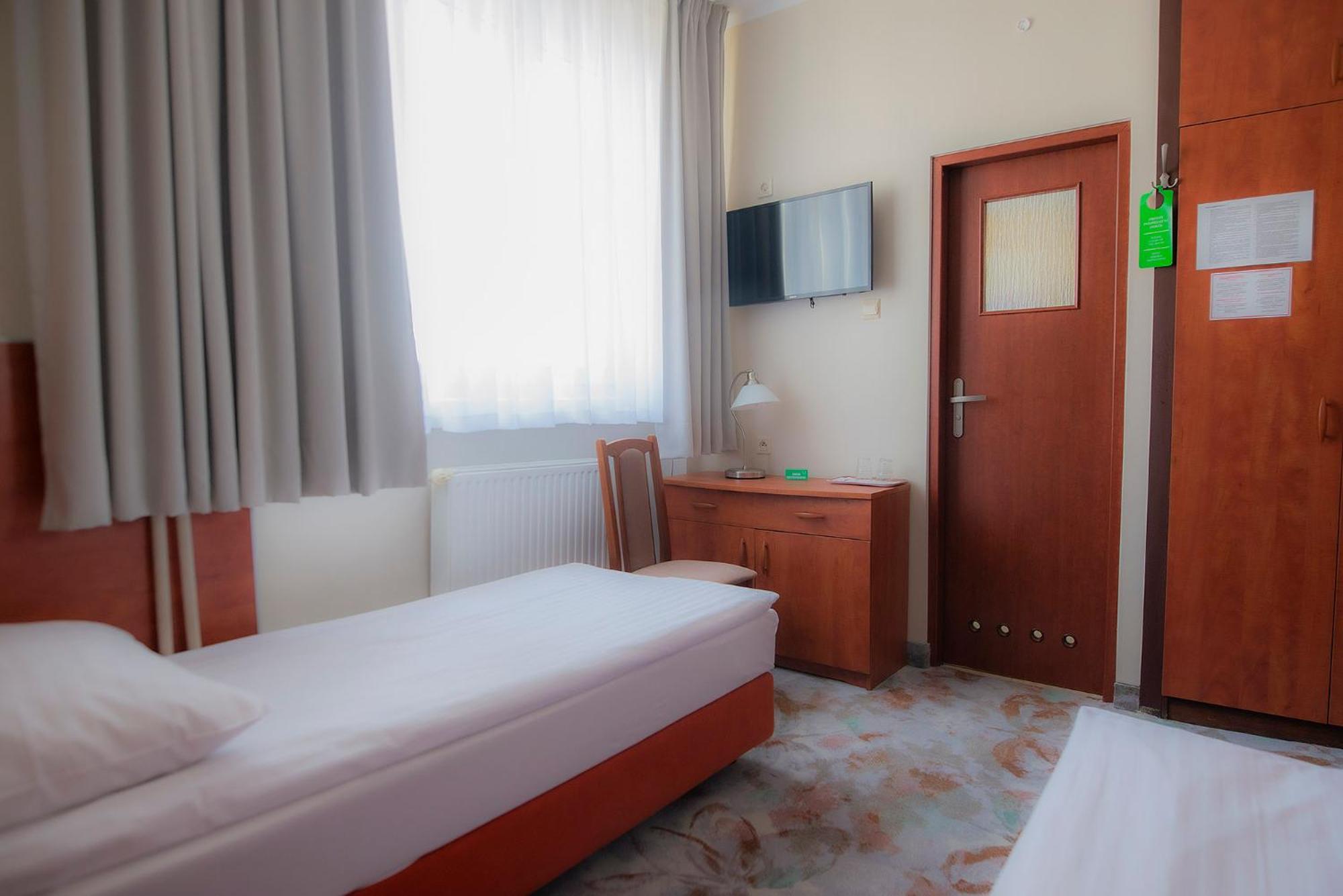 Twin Room - Photo 1