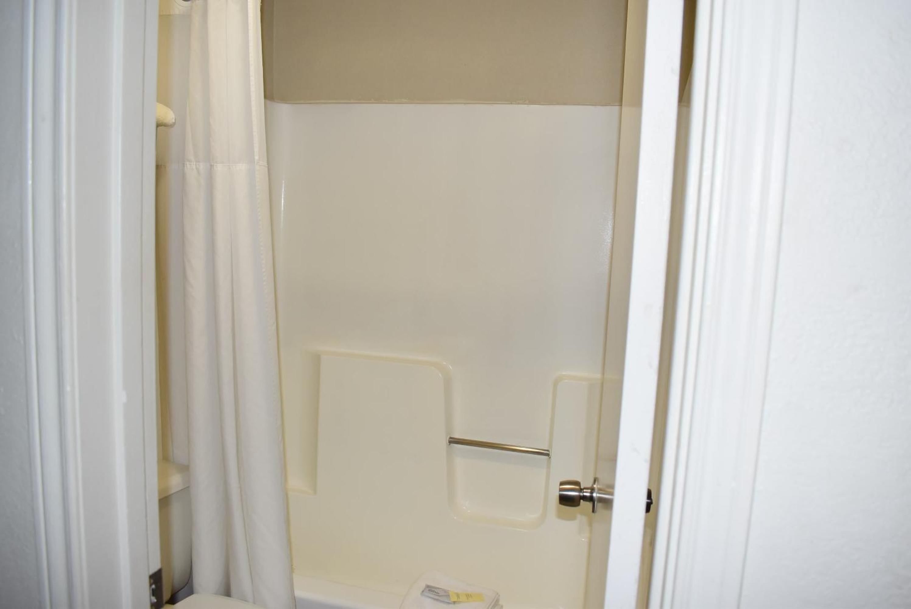 King Room - Non-Smoking - Photo 15