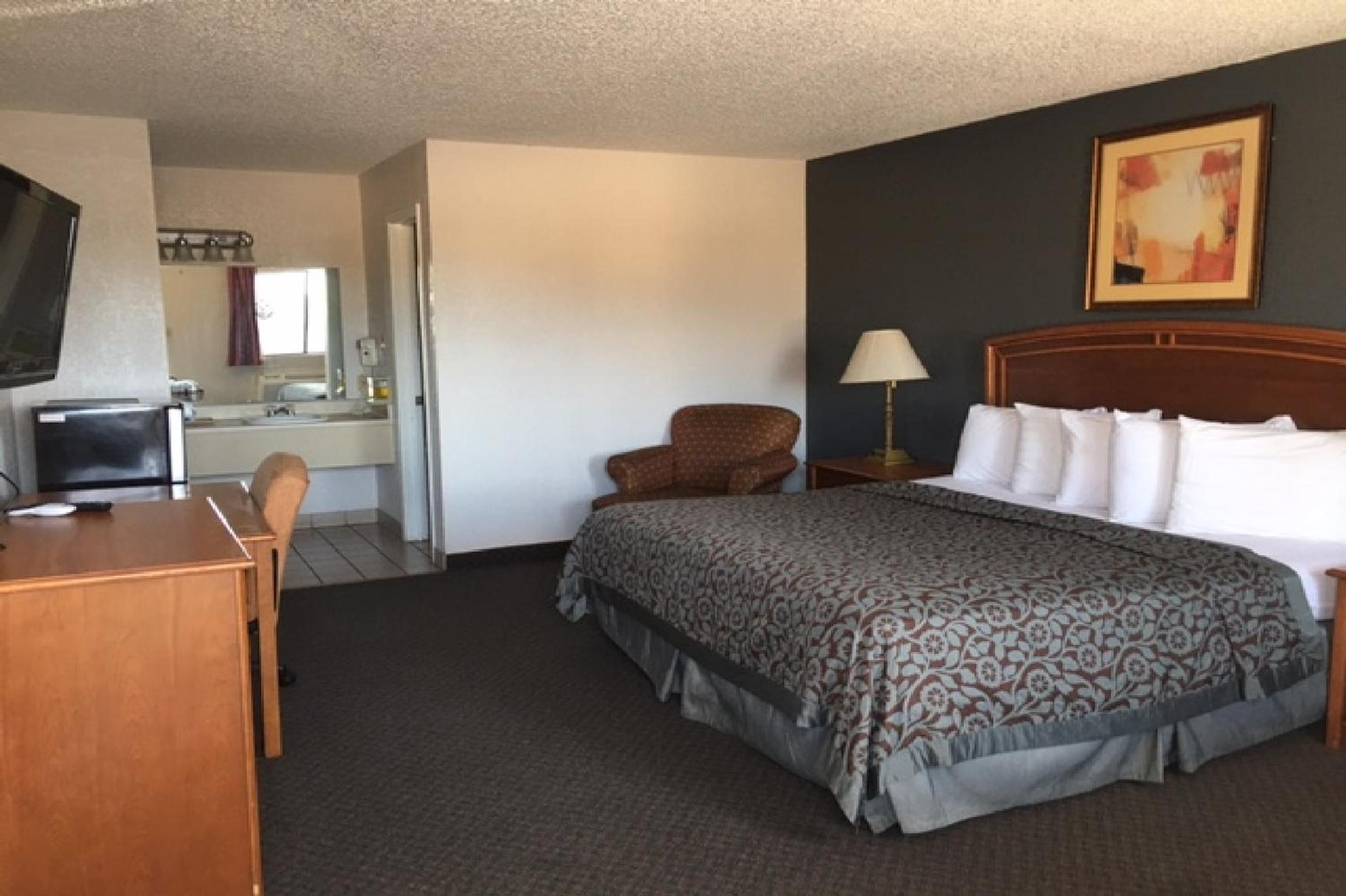Deluxe King Room photo 1