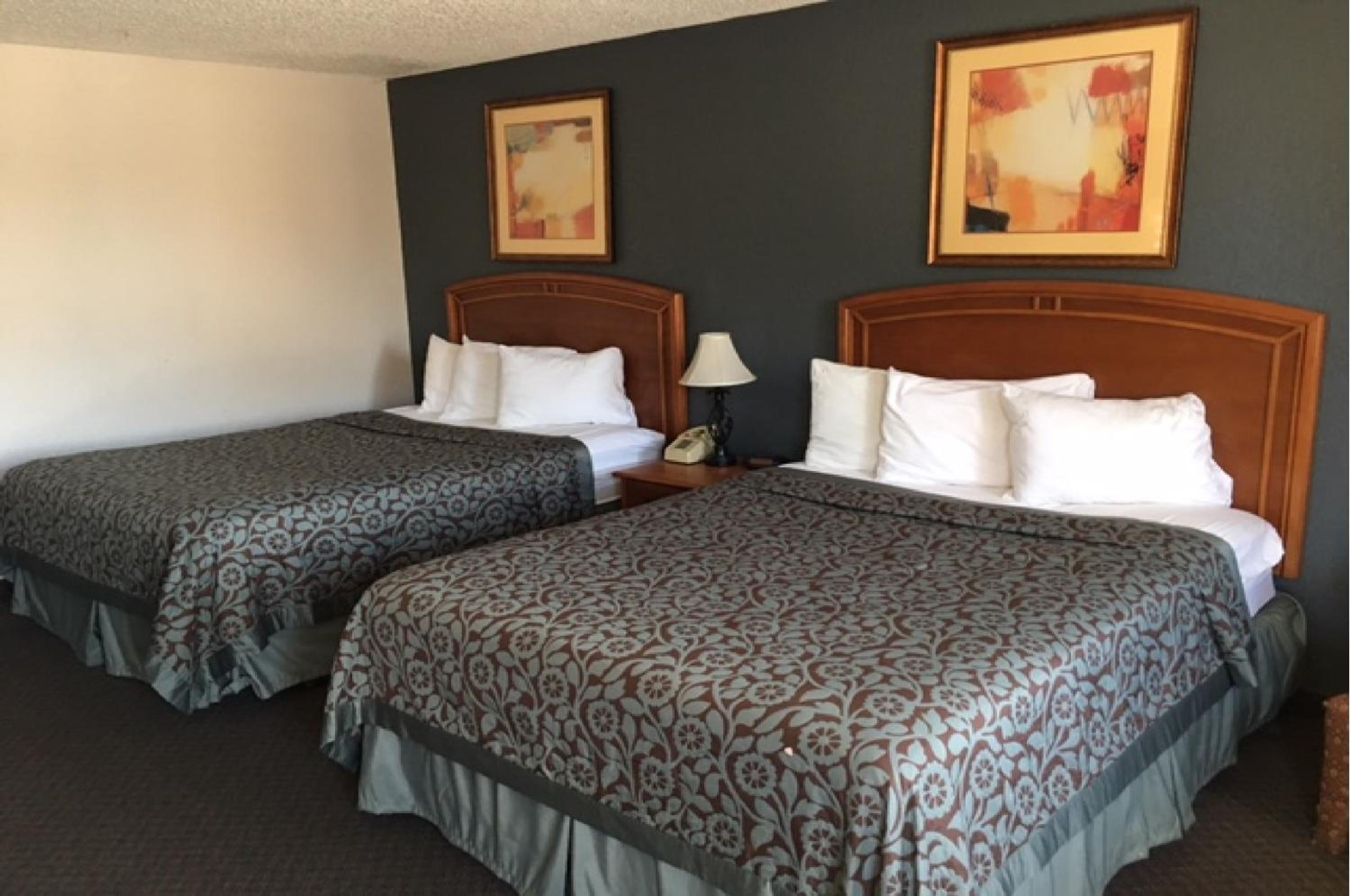 Standard Queen Room photo 3