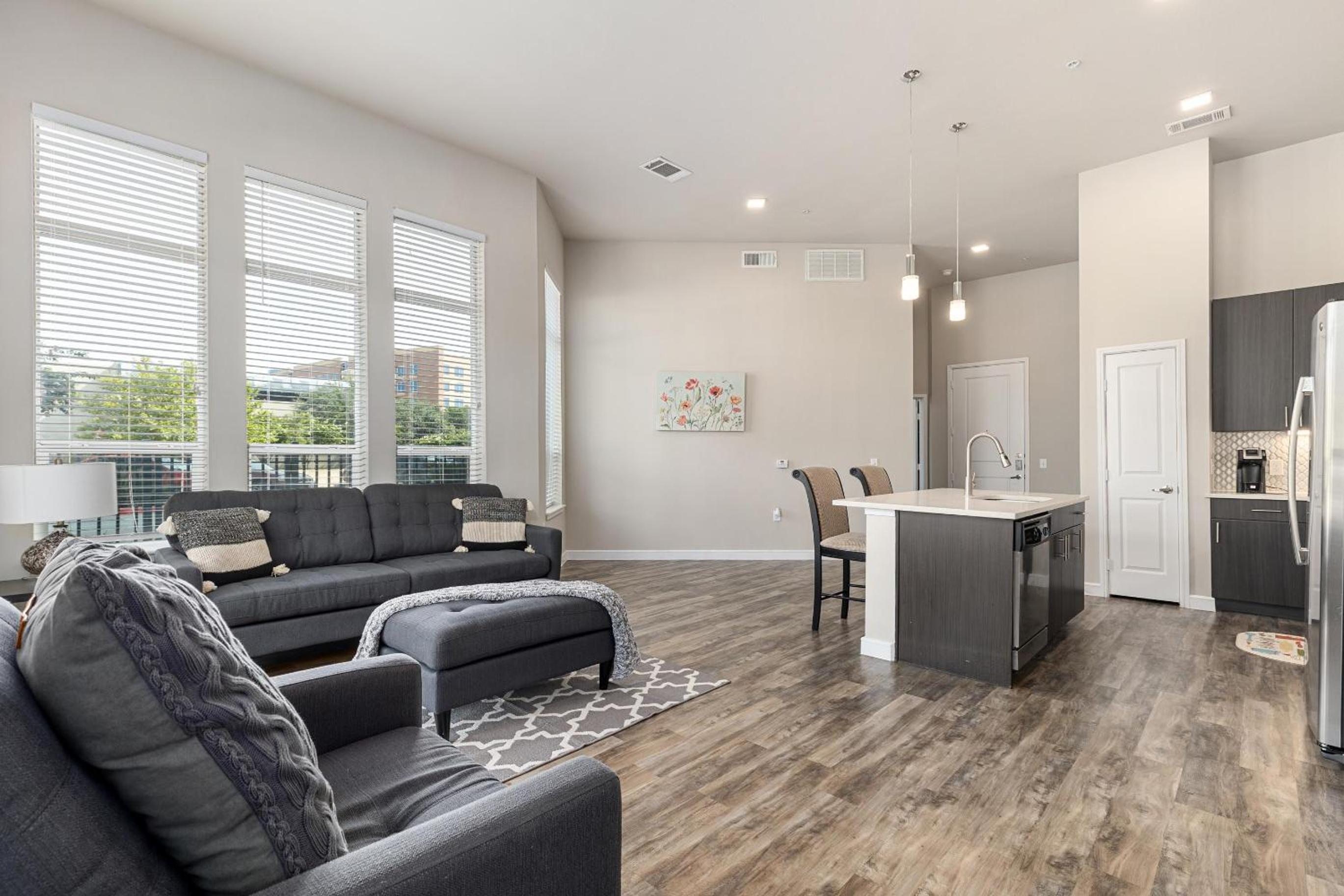 One-Bedroom Apartment - Photo 4