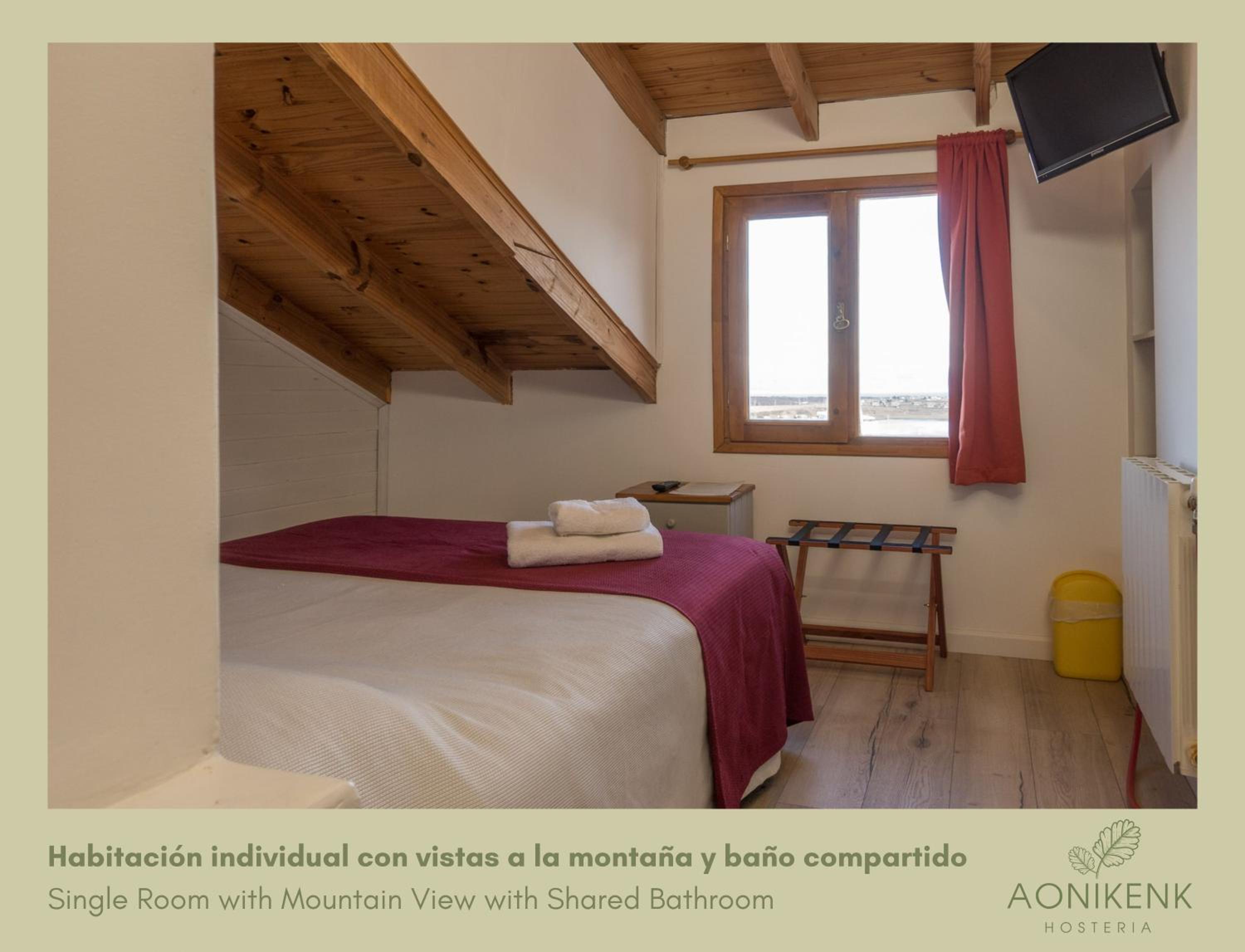 Single Room With Mountain View With Shared Bathroom photo 2