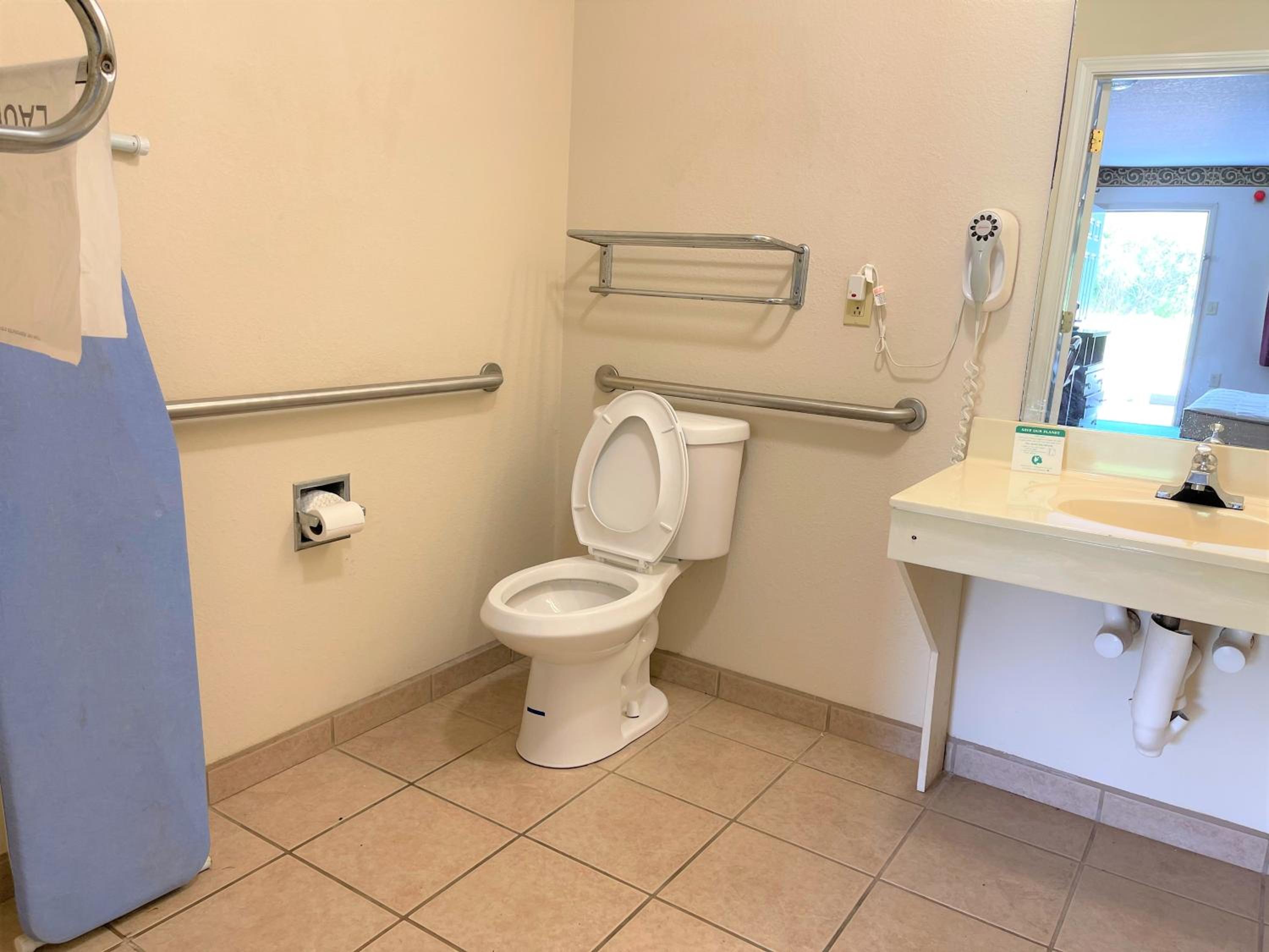 King Room - Accessible/Non Smoking - Photo 7