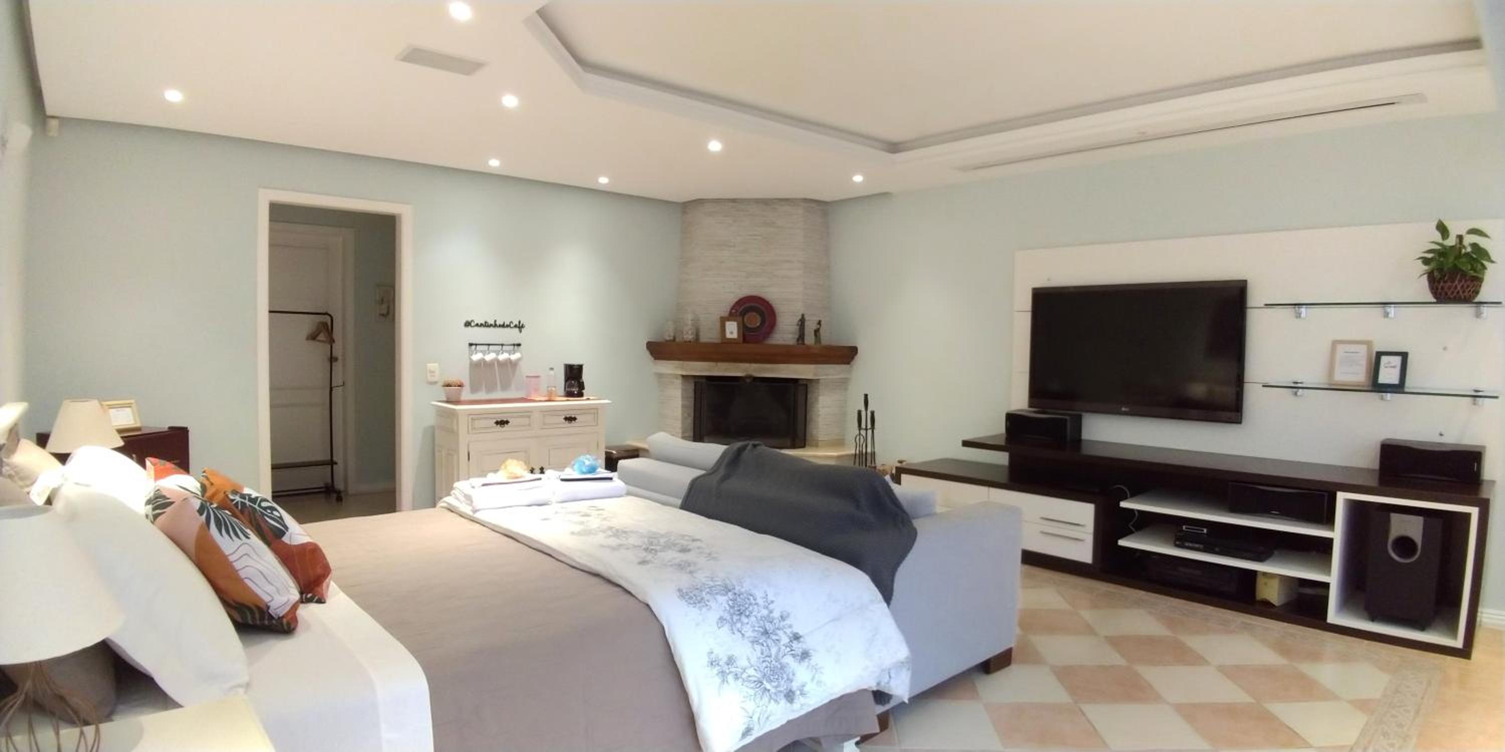 Deluxe Queen Suite - Photo 3