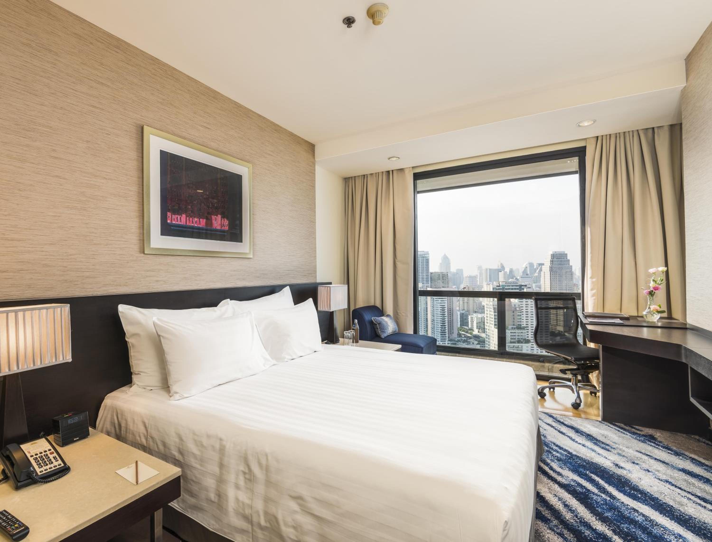 One Bedroom Deluxe Suite photo 3