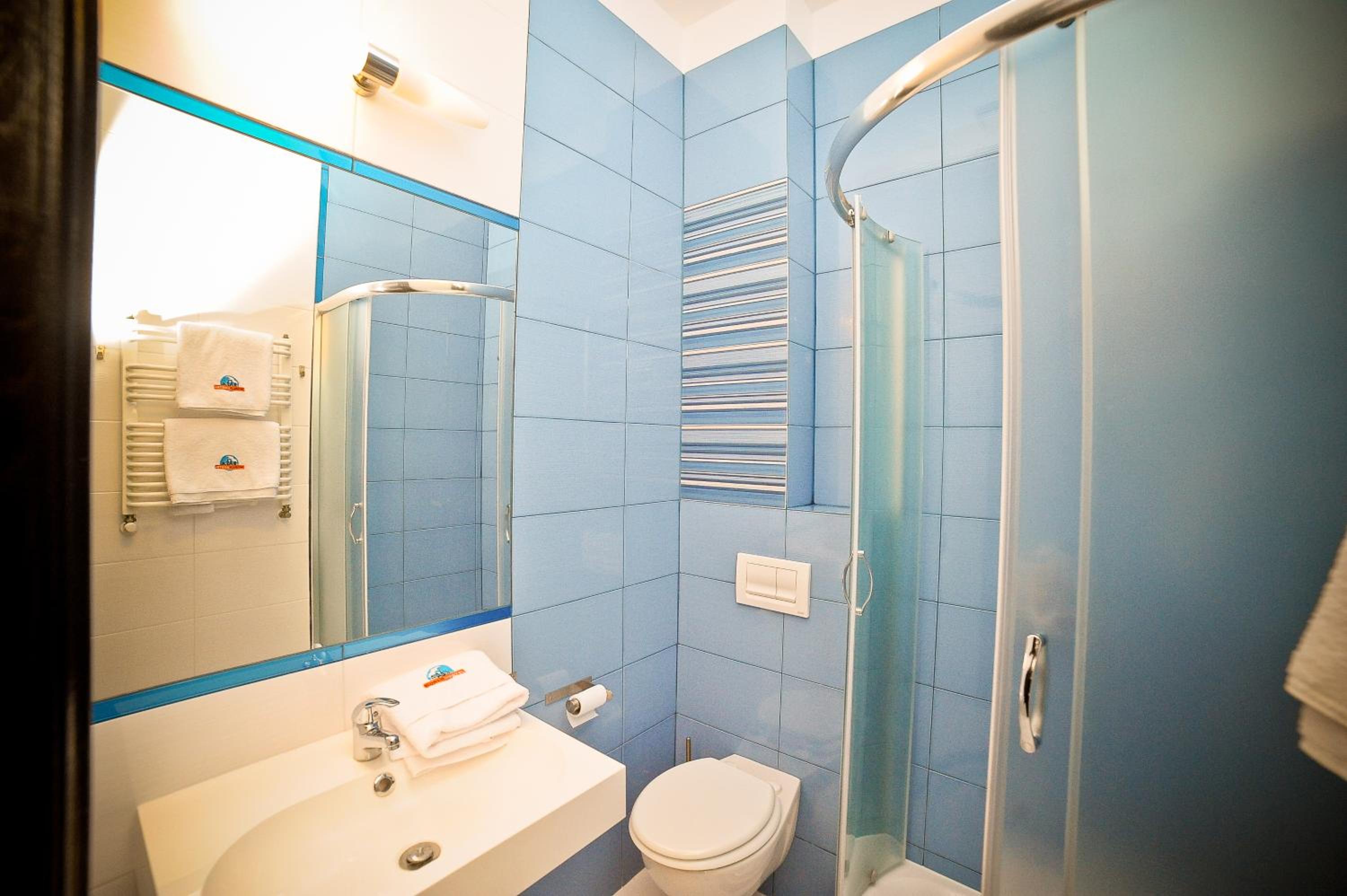 Quadruple Room - Photo 5