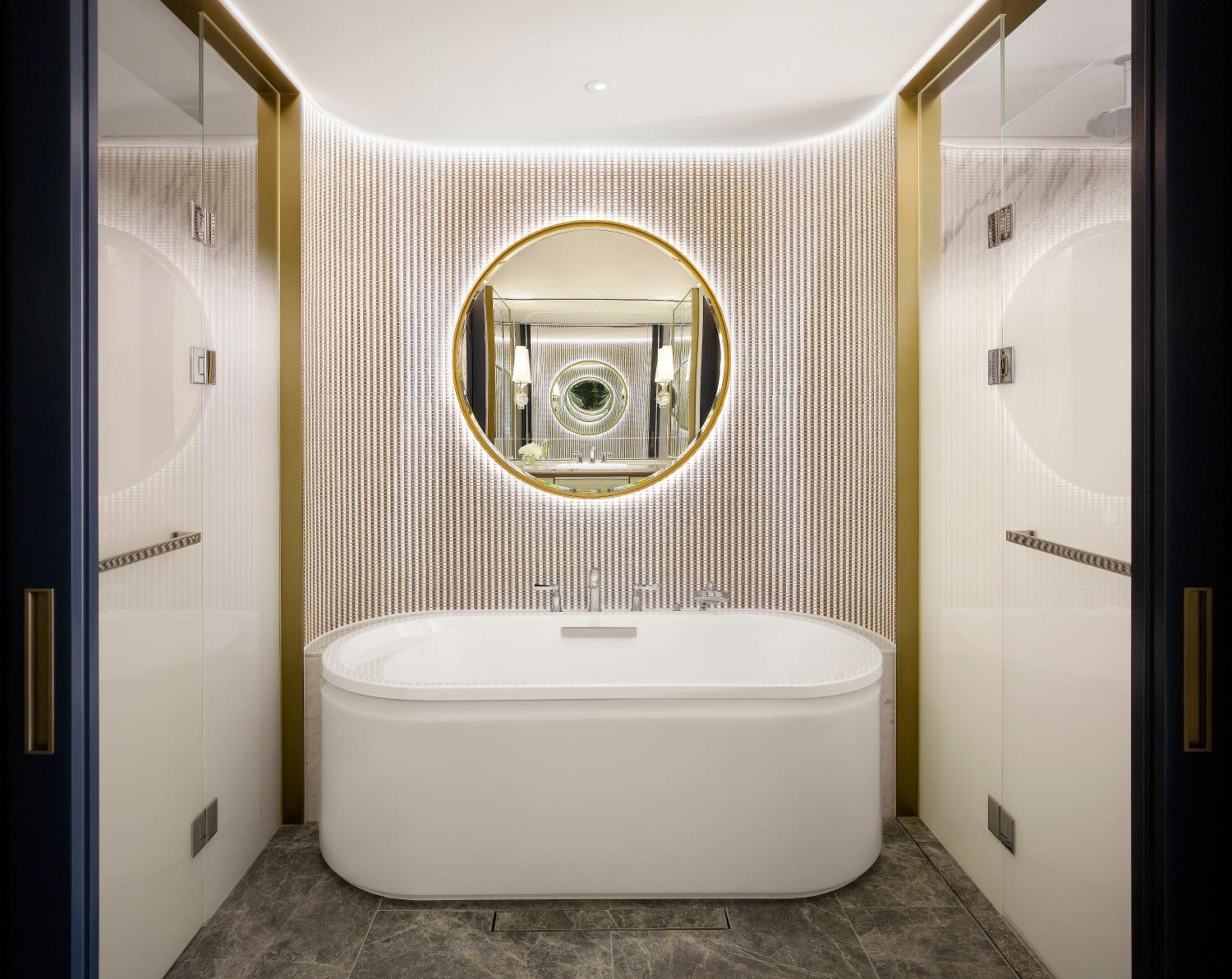 Luxury Lake Room with 1 King Size Bed, Lake View - Photo 5