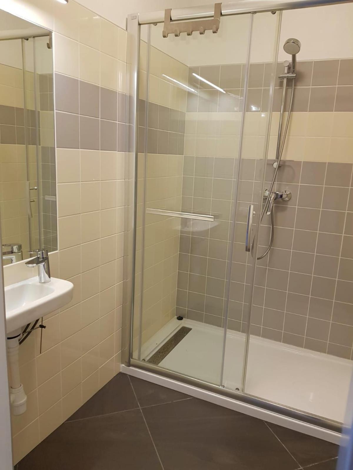 Twin Room with Shared Bathroom photo 2