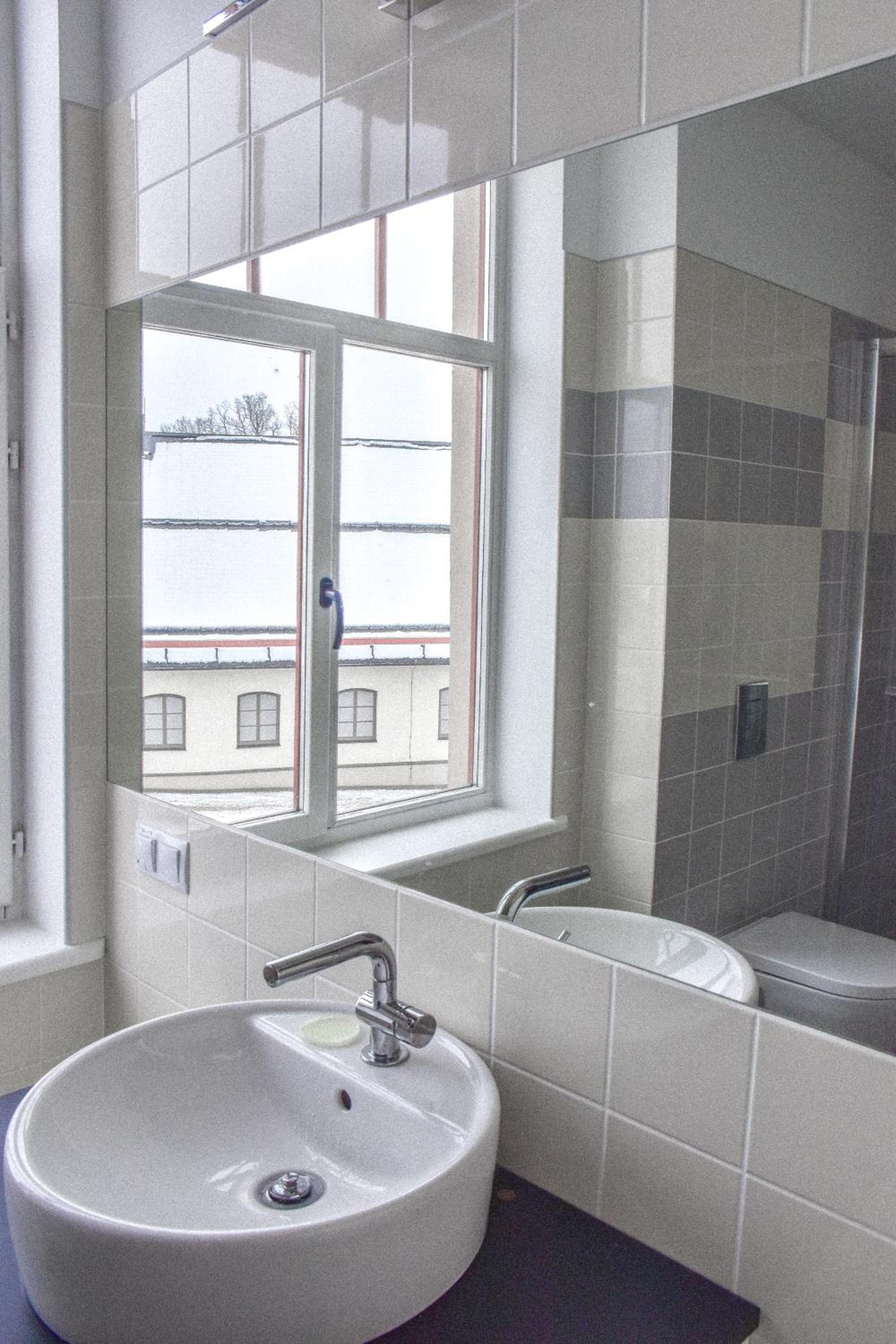 Twin Room with Shower - Photo 5