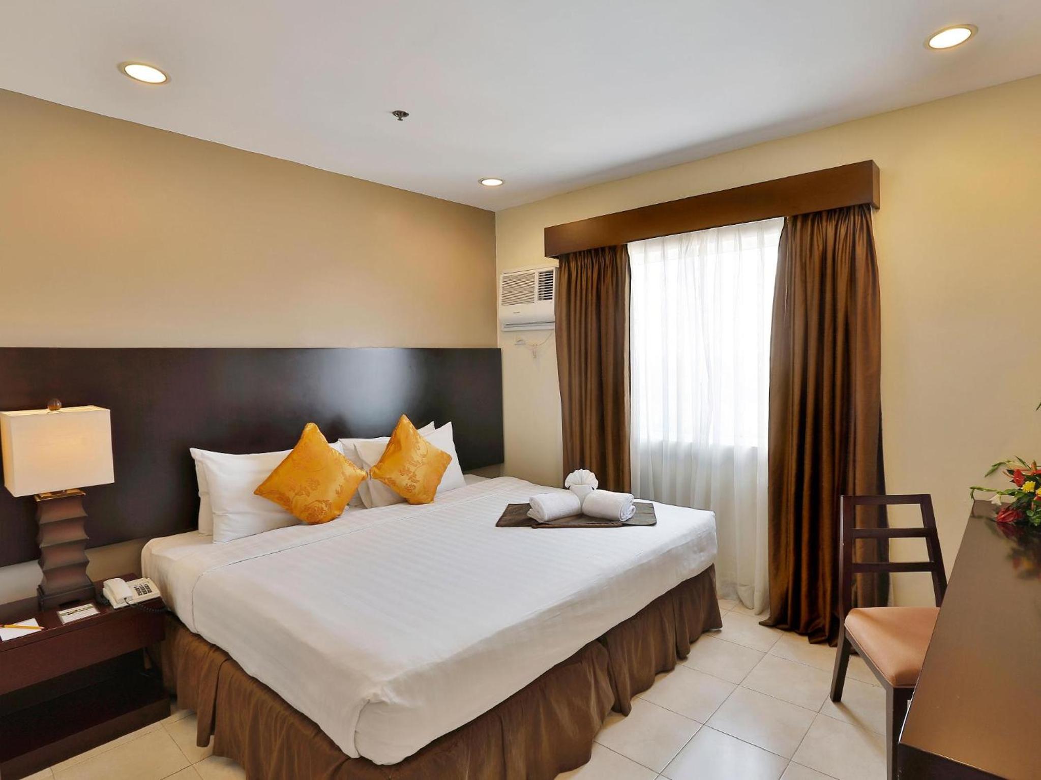 Executive Suite - Photo 3