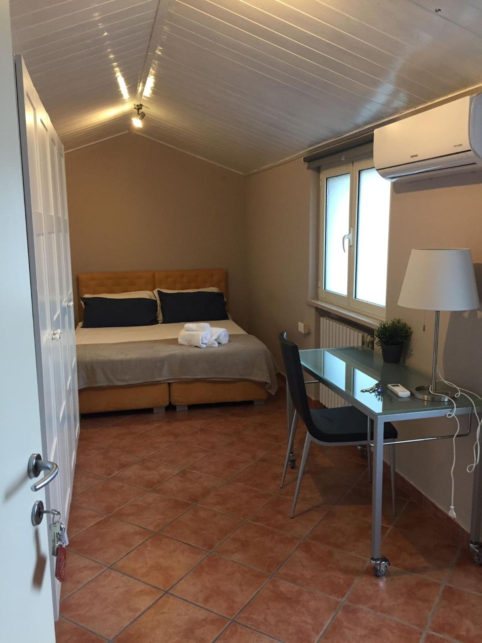 Comfort Triple Room with Shower - Photo 11